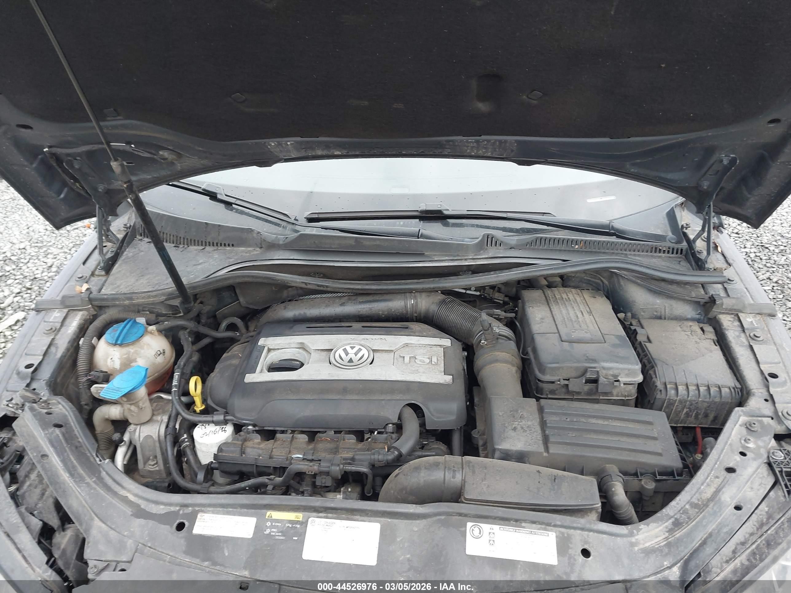 2014 Volkswagen Eos Executive Black vin: WVWFW8AH5EV005121