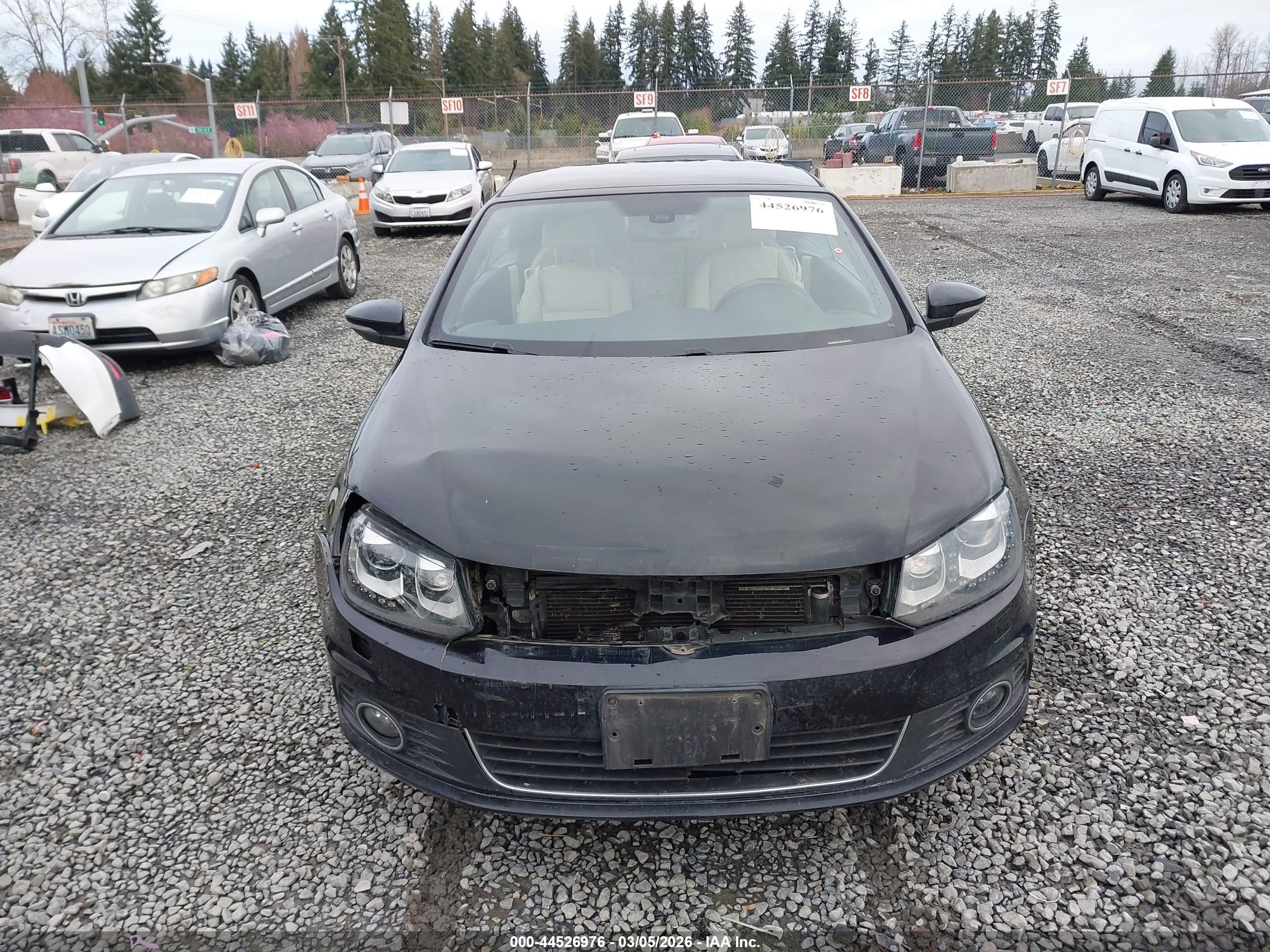 2014 Volkswagen Eos Executive Black vin: WVWFW8AH5EV005121