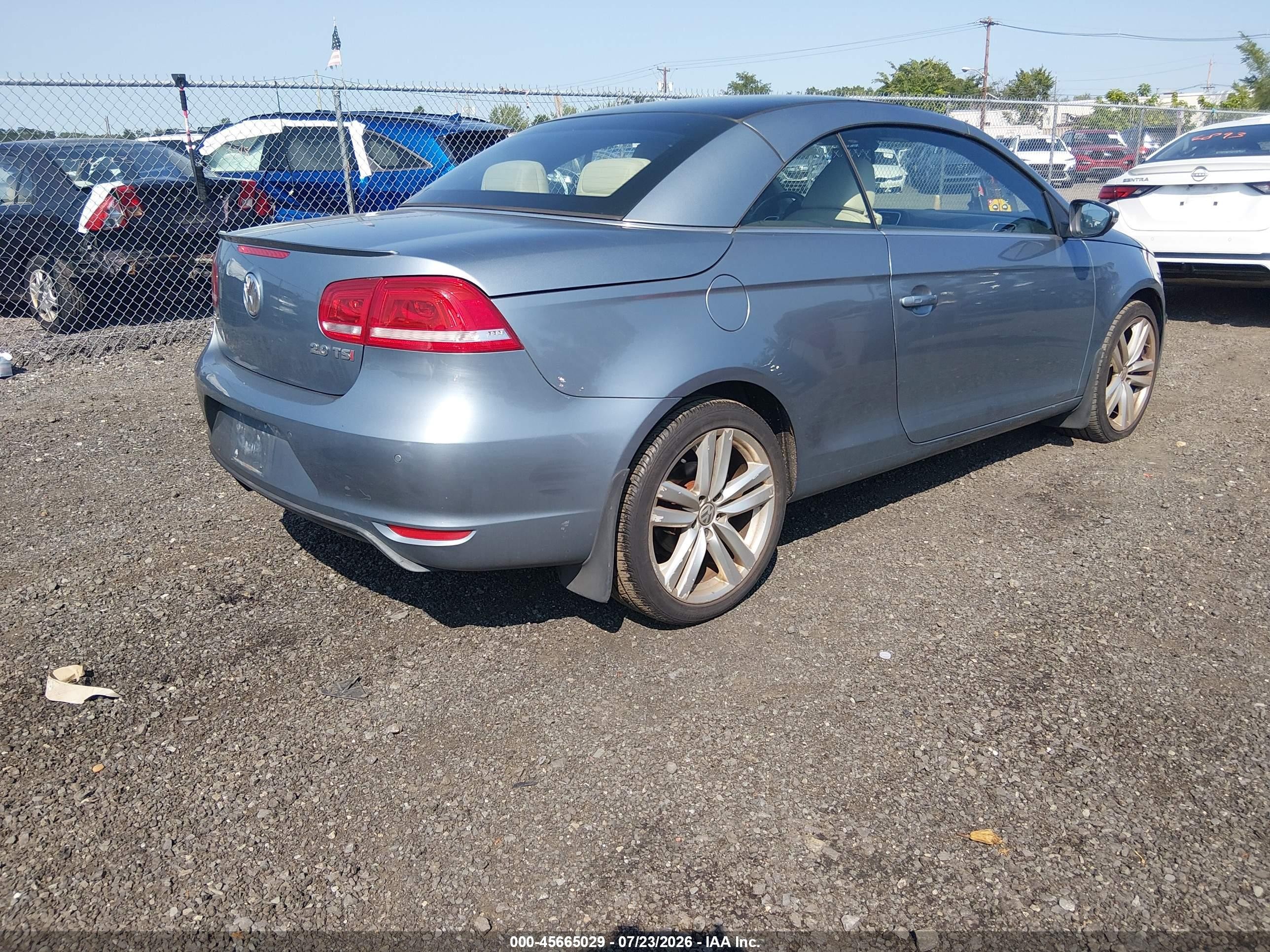 2015 Volkswagen Eos Executive Edition Blue vin: WVWFW8AH6FV000768