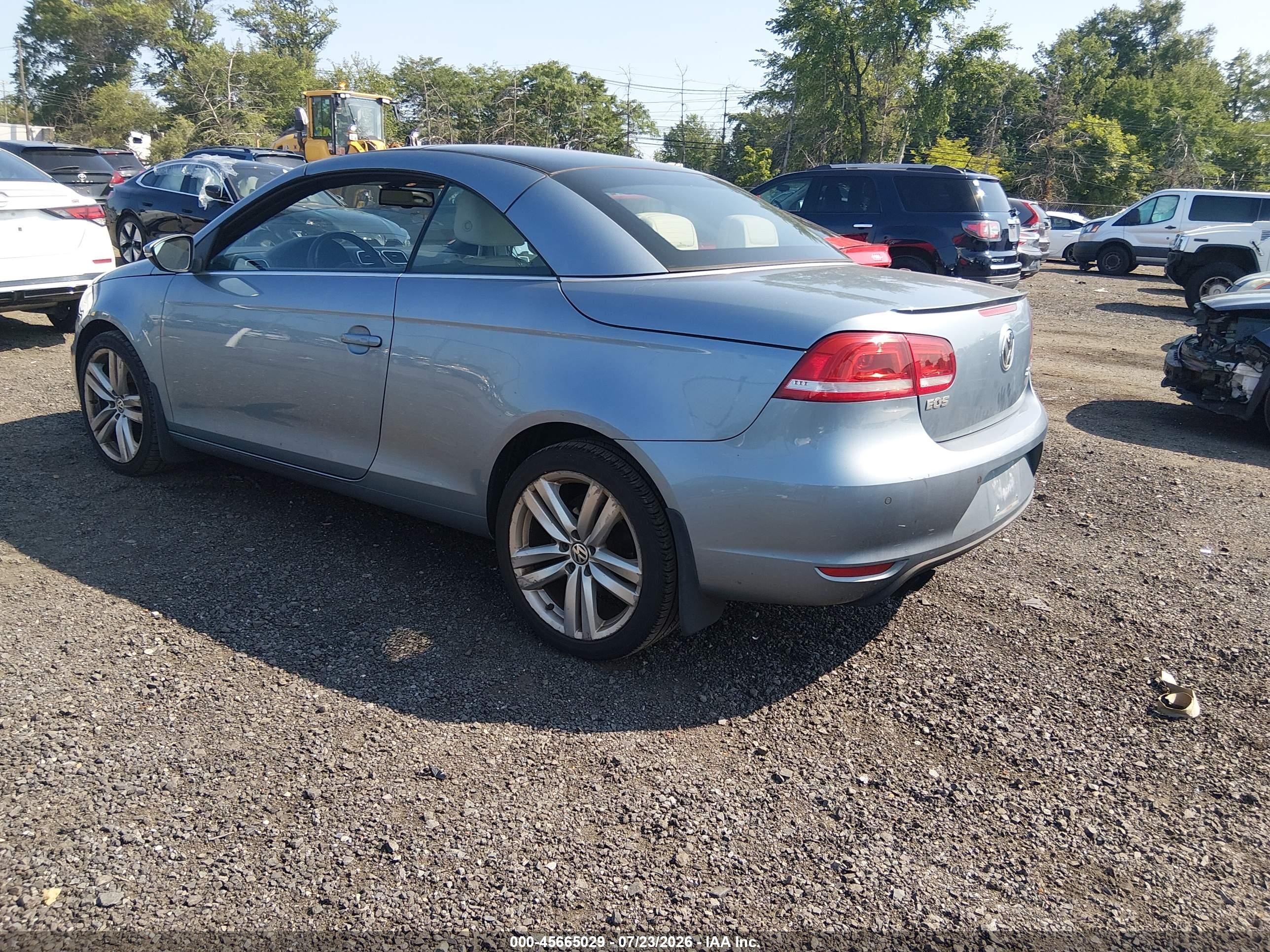 2015 Volkswagen Eos Executive Edition Blue vin: WVWFW8AH6FV000768