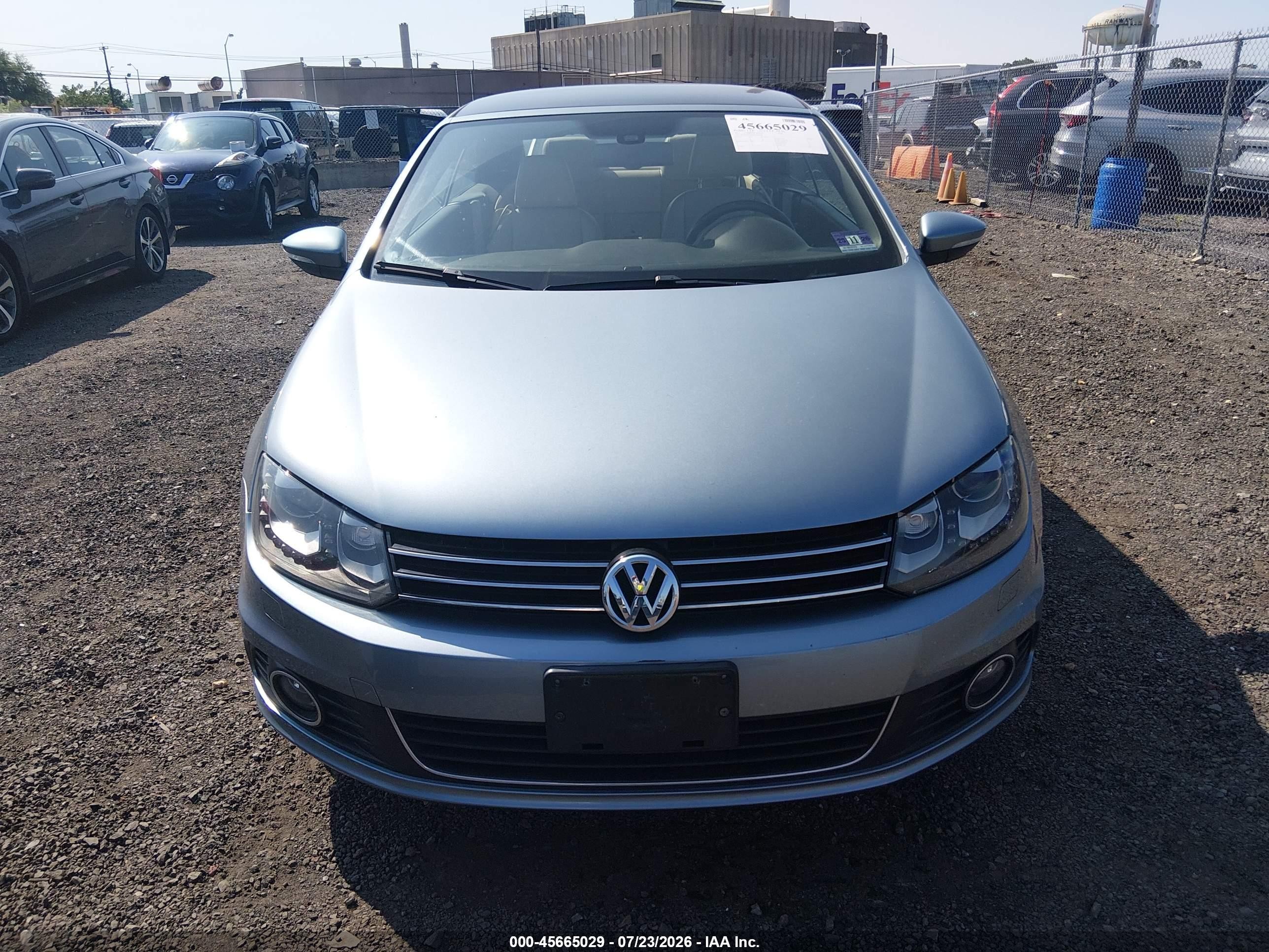 2015 Volkswagen Eos Executive Edition Blue vin: WVWFW8AH6FV000768