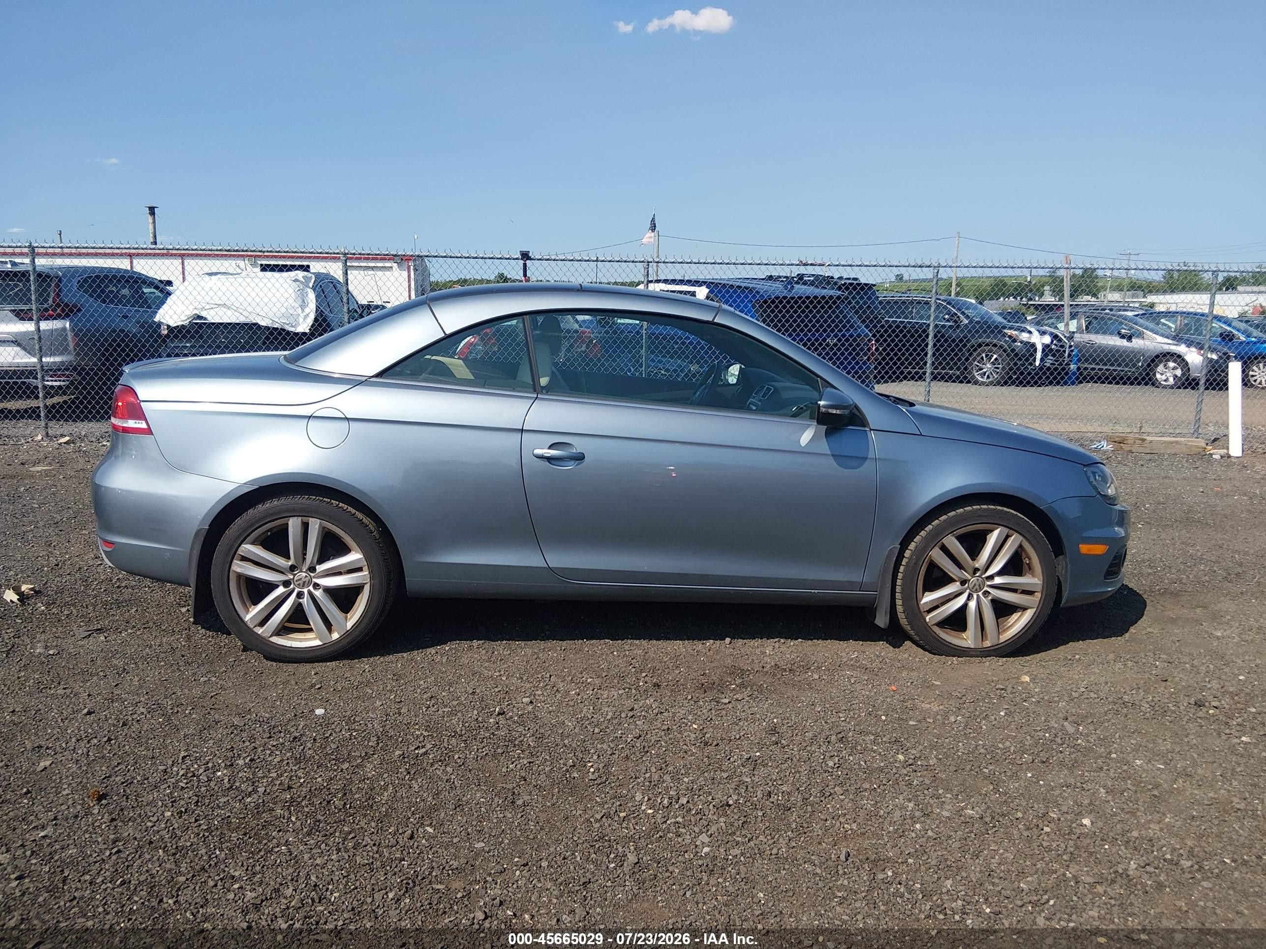 2015 Volkswagen Eos Executive Edition Blue vin: WVWFW8AH6FV000768