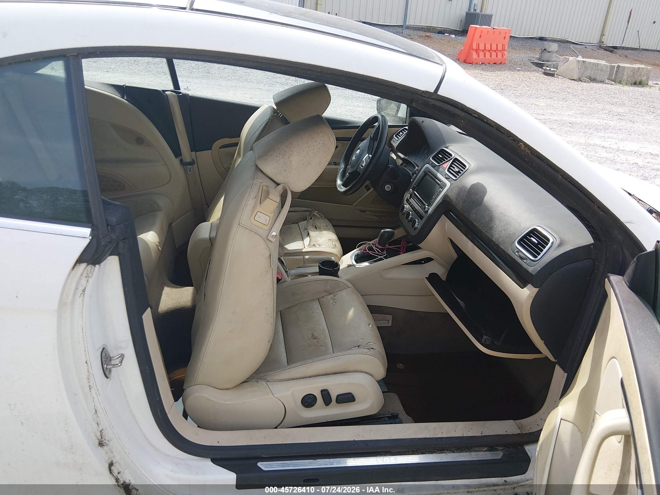 2014 Volkswagen Eos Executive White vin: WVWFW8AH8EV006134