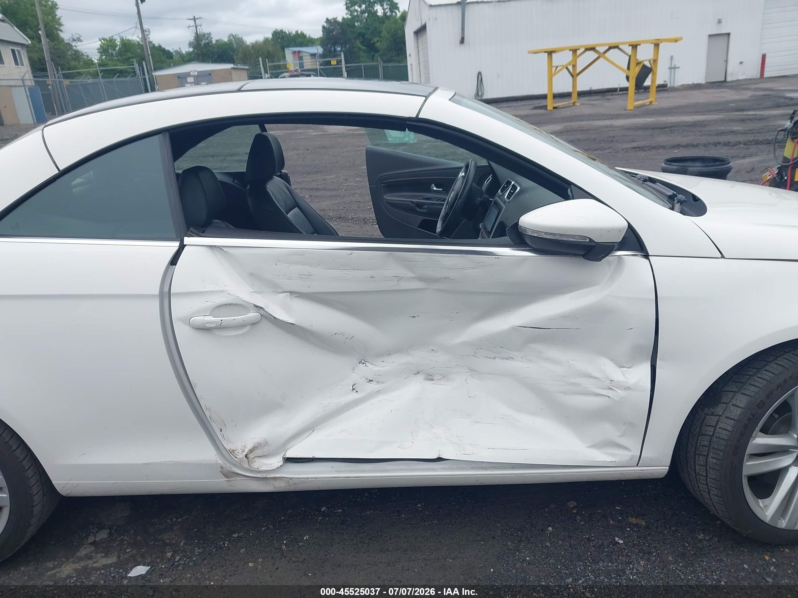 2014 Volkswagen Eos Executive White vin: WVWFW8AHXEV000674