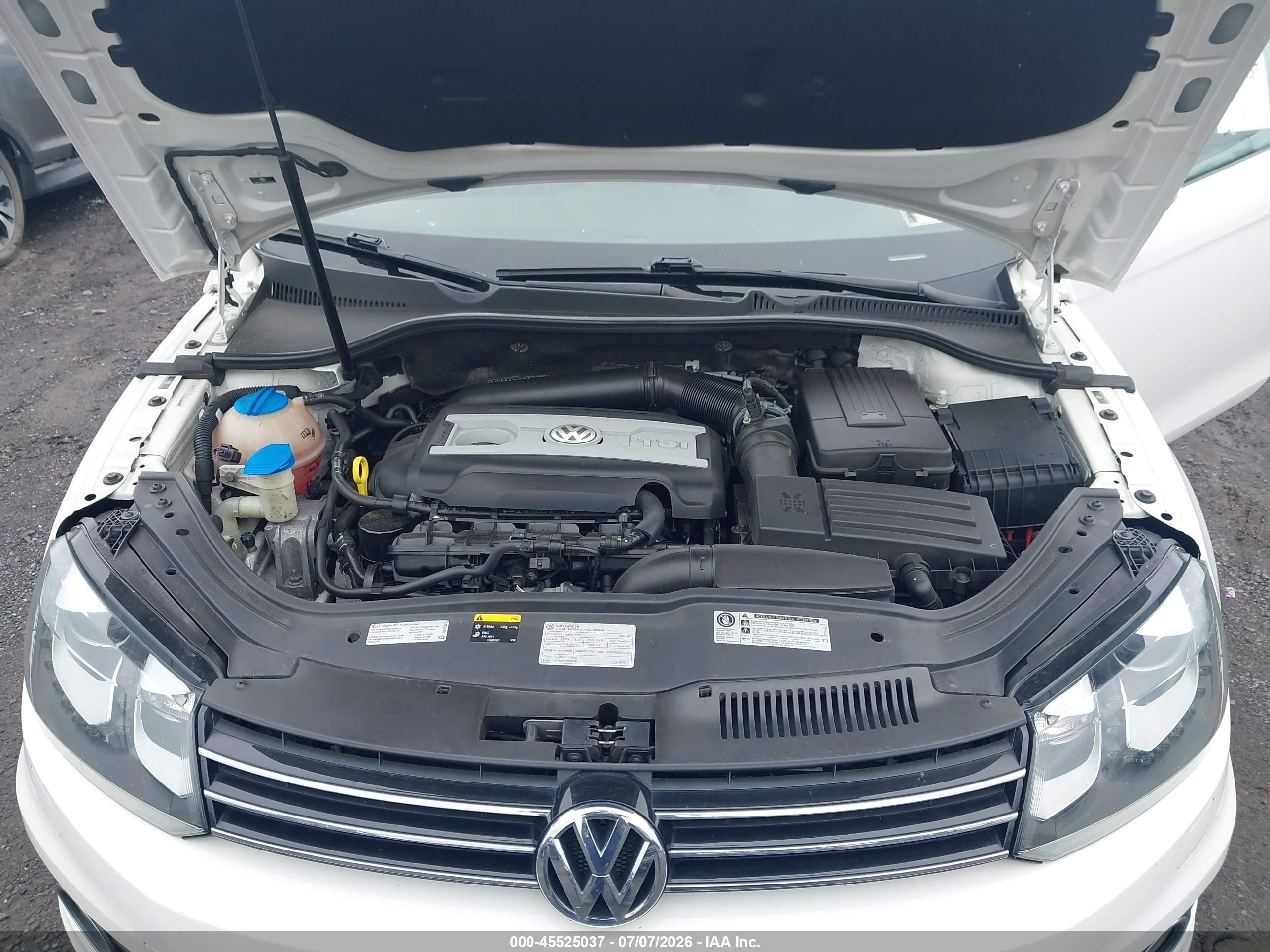 2014 Volkswagen Eos Executive White vin: WVWFW8AHXEV000674