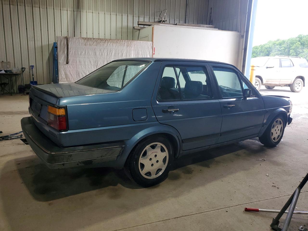 1985 Volkswagen Jetta Deluxe Синий vin: WVWGA0161FW437512
