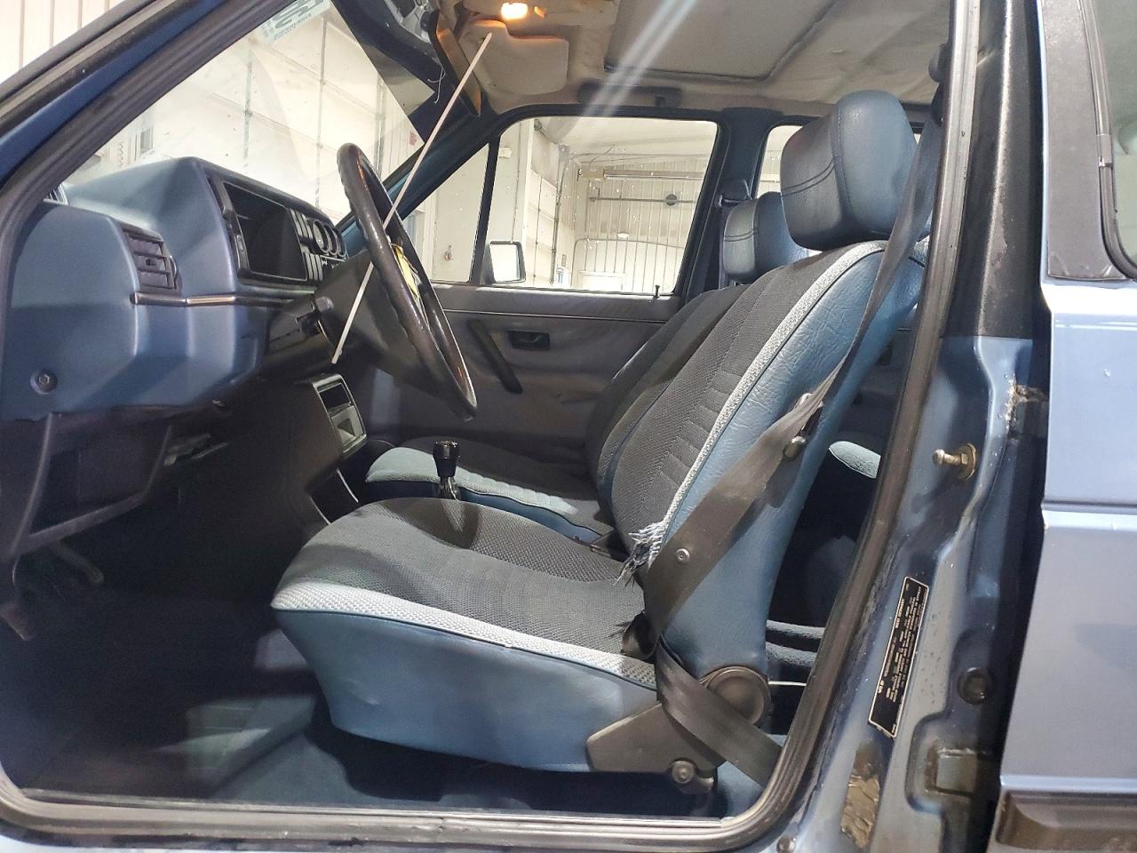1985 Volkswagen Jetta Deluxe Синий vin: WVWGA0161FW437512