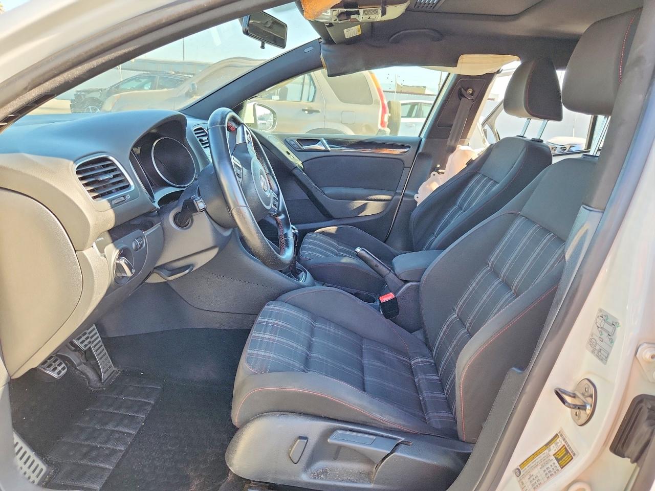 2012 Volkswagen Gti White vin: WVWGD7AJ9CW015195