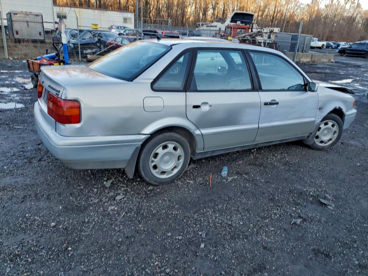 1997 Volkswagen Passat Tdi Silver vin: WVWGG83A8VB008291