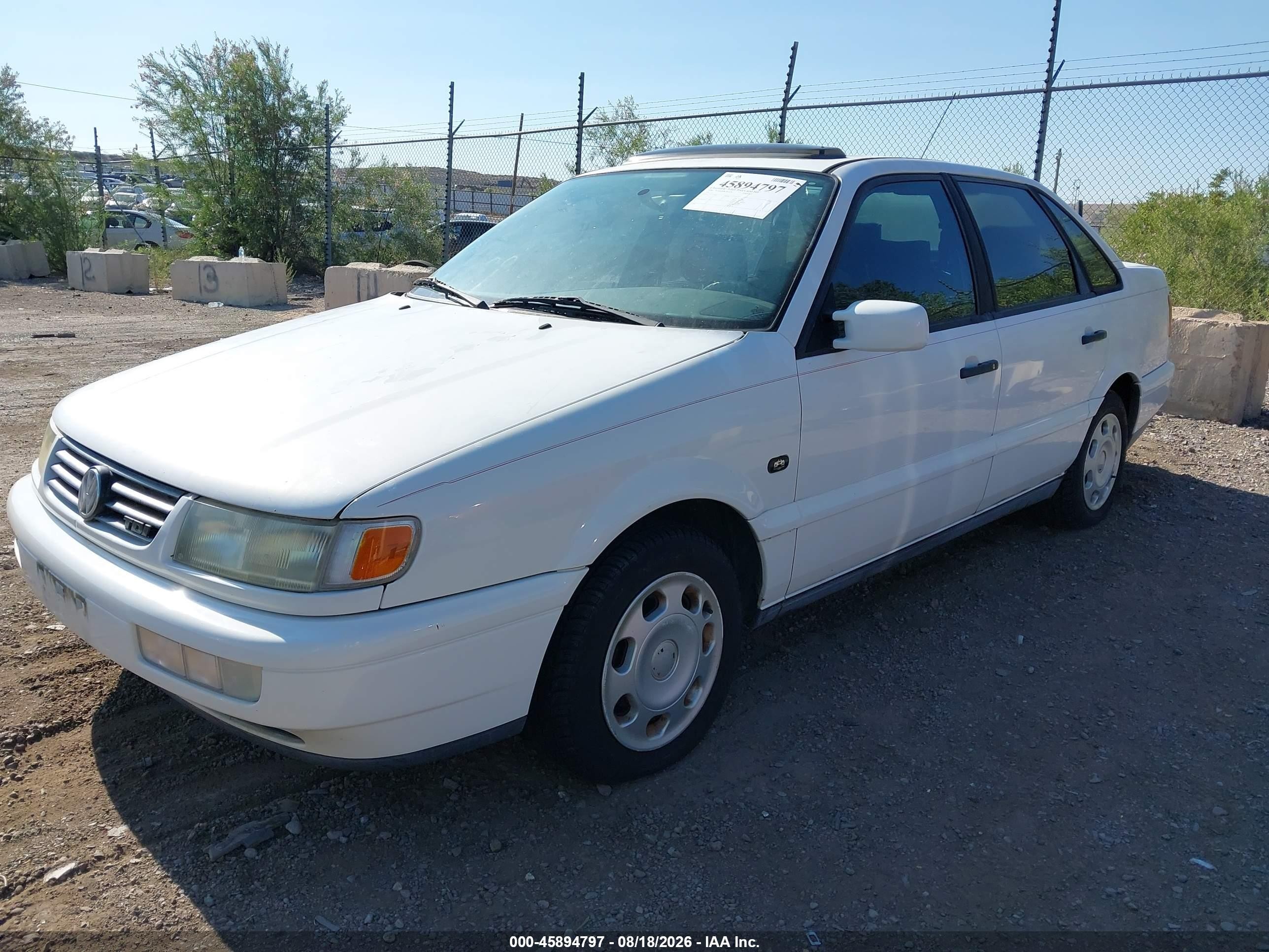 1996 Volkswagen Passat Tdi White vin: WVWGG83A9TE106130