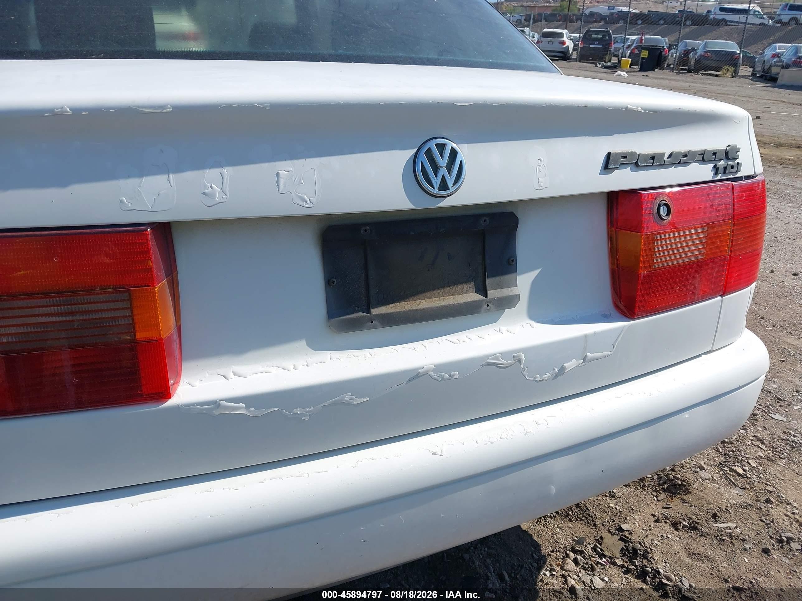 1996 Volkswagen Passat Tdi White vin: WVWGG83A9TE106130