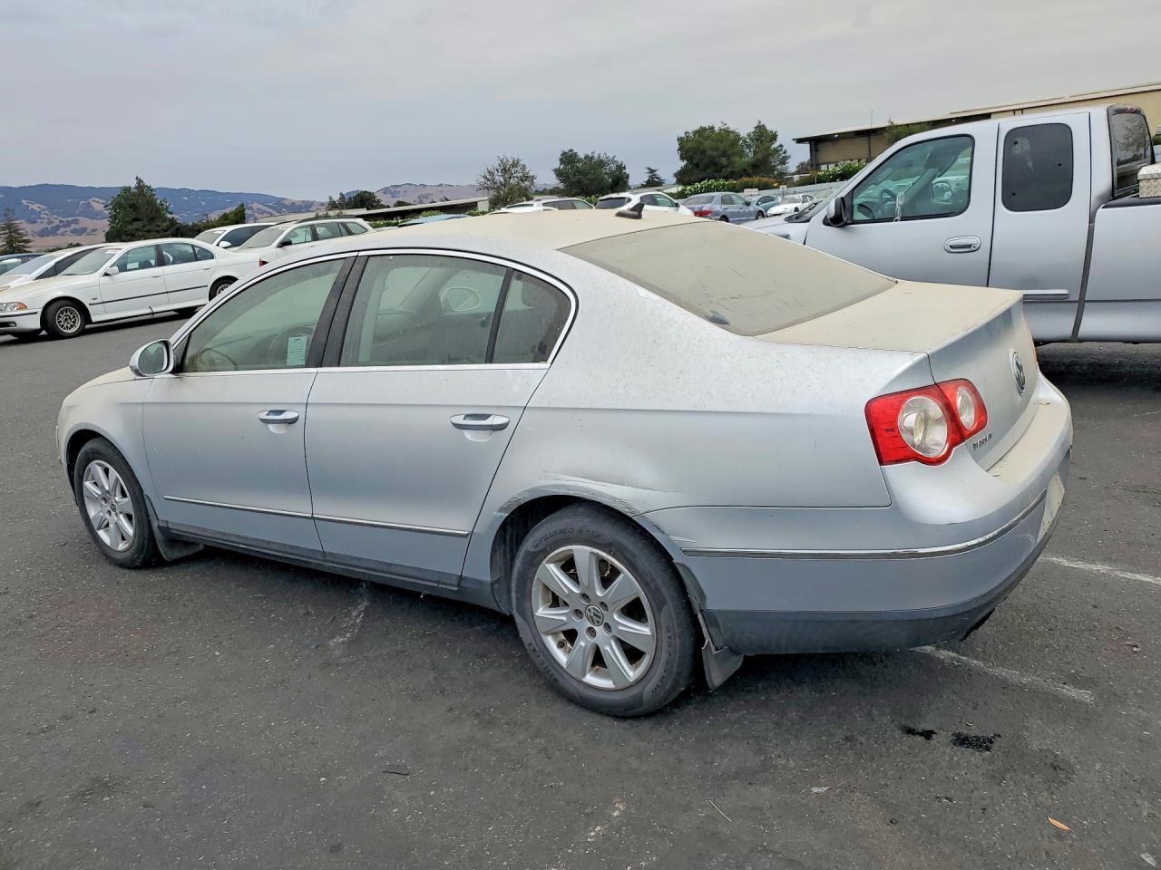 2007 Volkswagen Passat 2.0t Silver vin: WVWGK93C47P018084