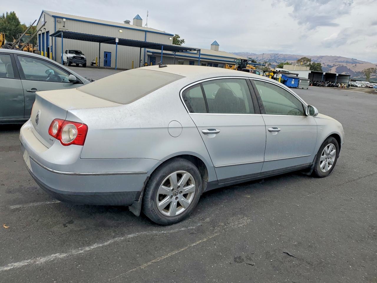 2007 Volkswagen Passat 2.0t Silver vin: WVWGK93C47P018084