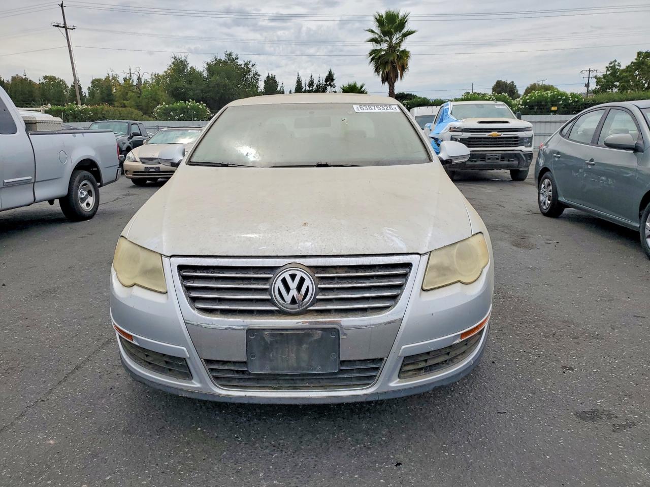 2007 Volkswagen Passat 2.0t Silver vin: WVWGK93C47P018084