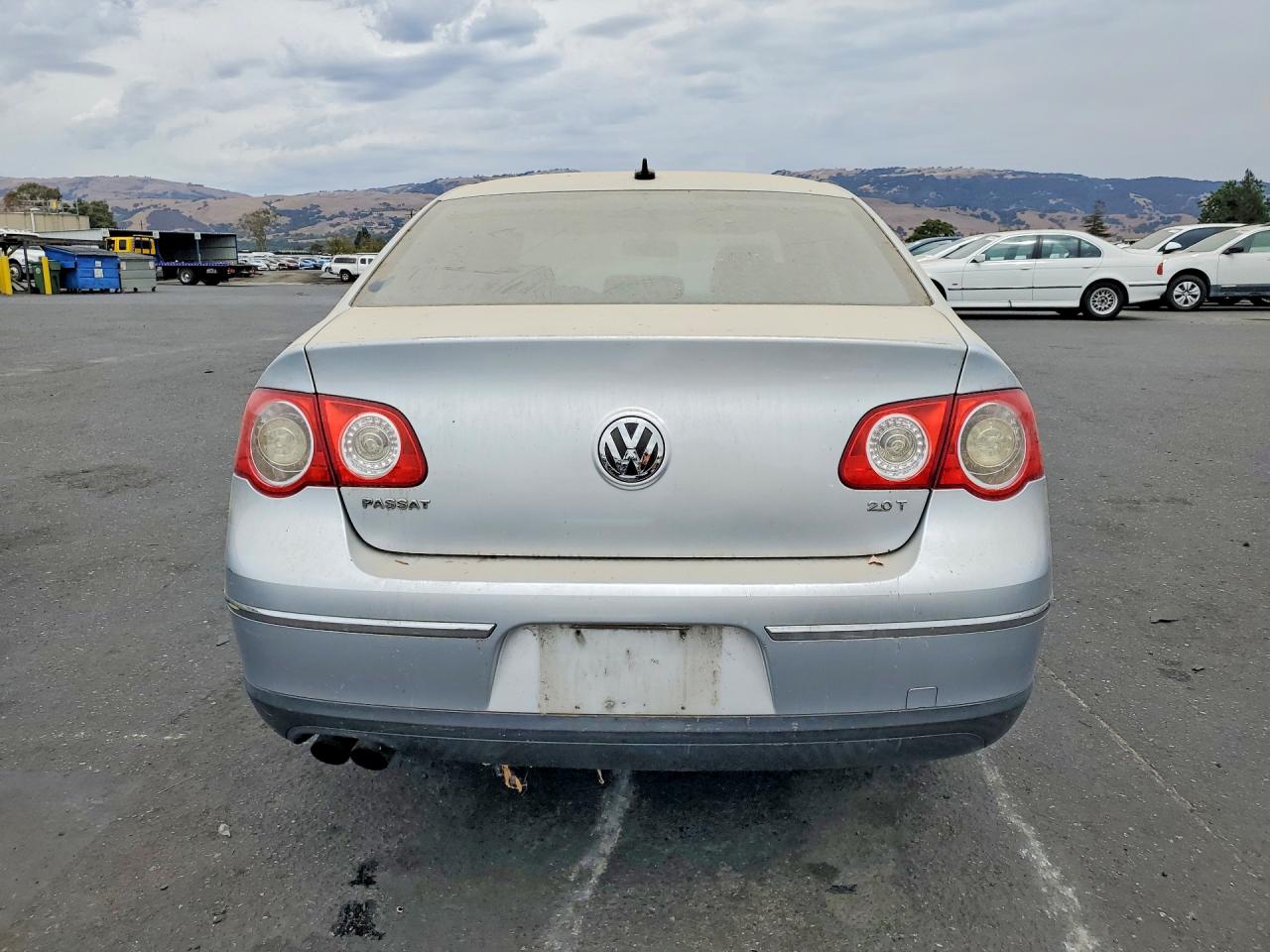 2007 Volkswagen Passat 2.0t Silver vin: WVWGK93C47P018084