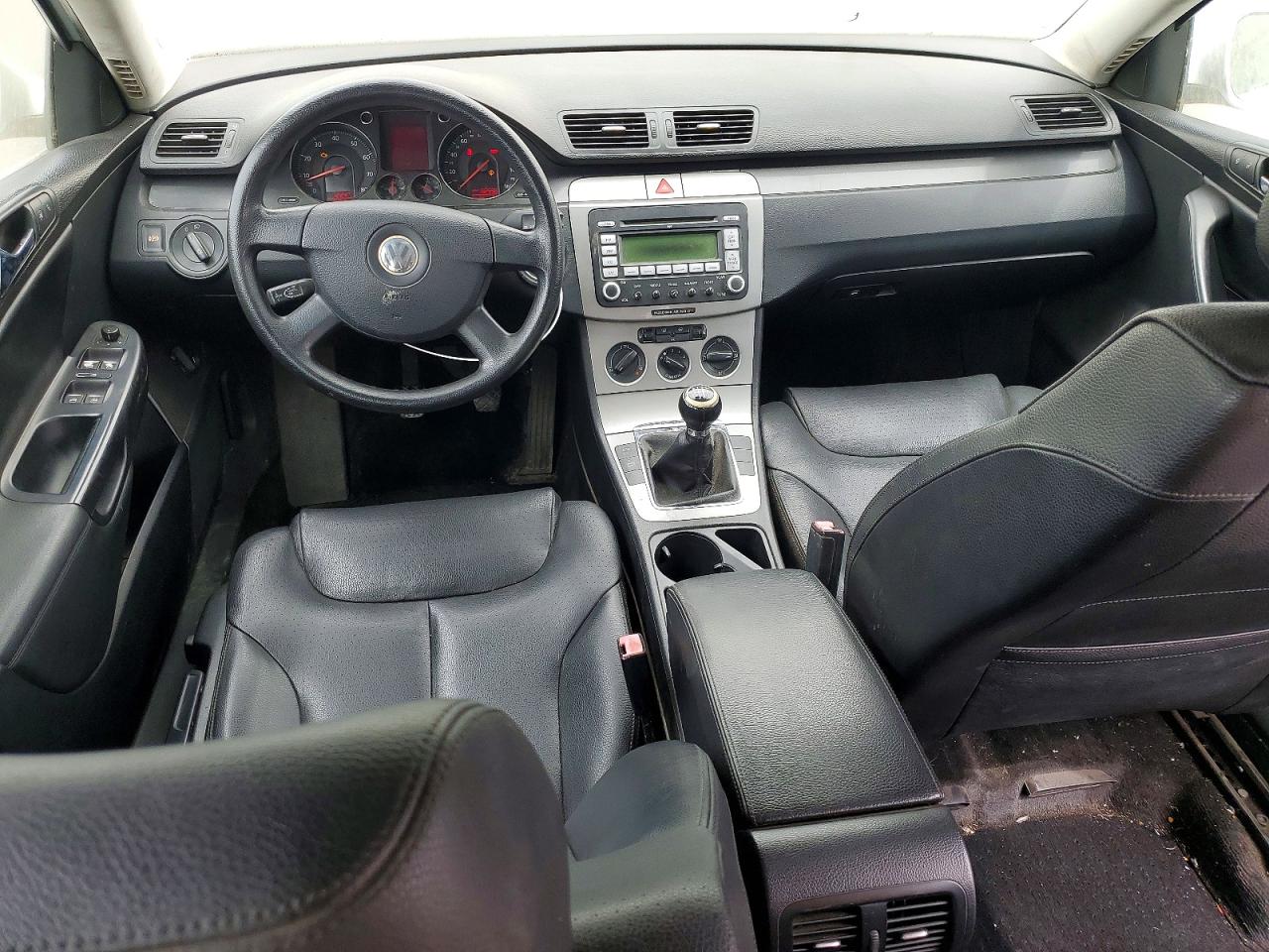 2007 Volkswagen Passat 2.0t Silver vin: WVWGK93C47P018084