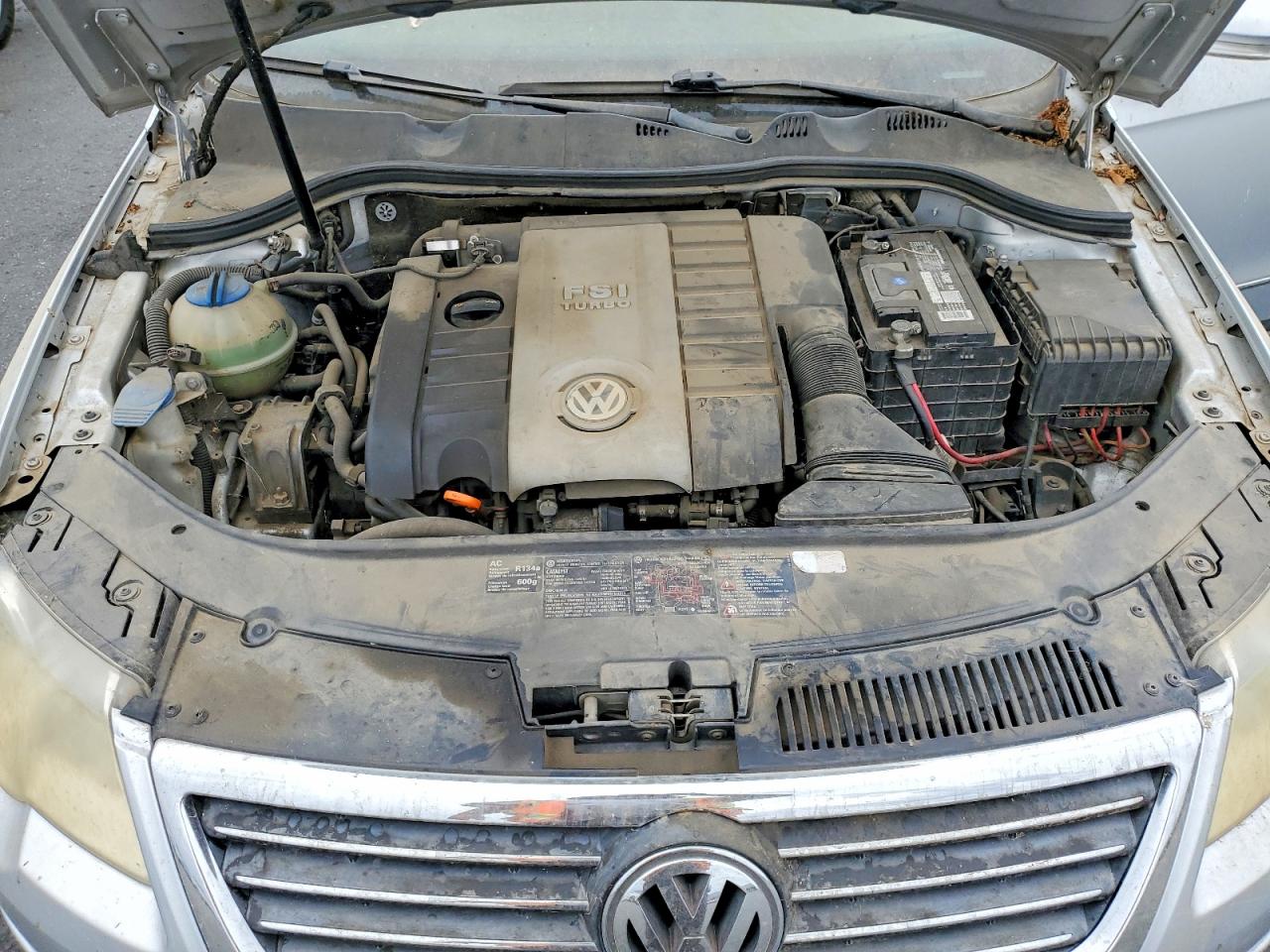 2007 Volkswagen Passat 2.0t Silver vin: WVWGK93C47P018084