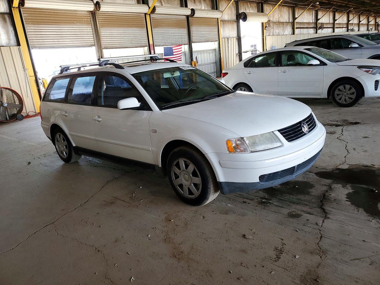 2001 Volkswagen Passat Gls White vin: WVWHC63B21E034696