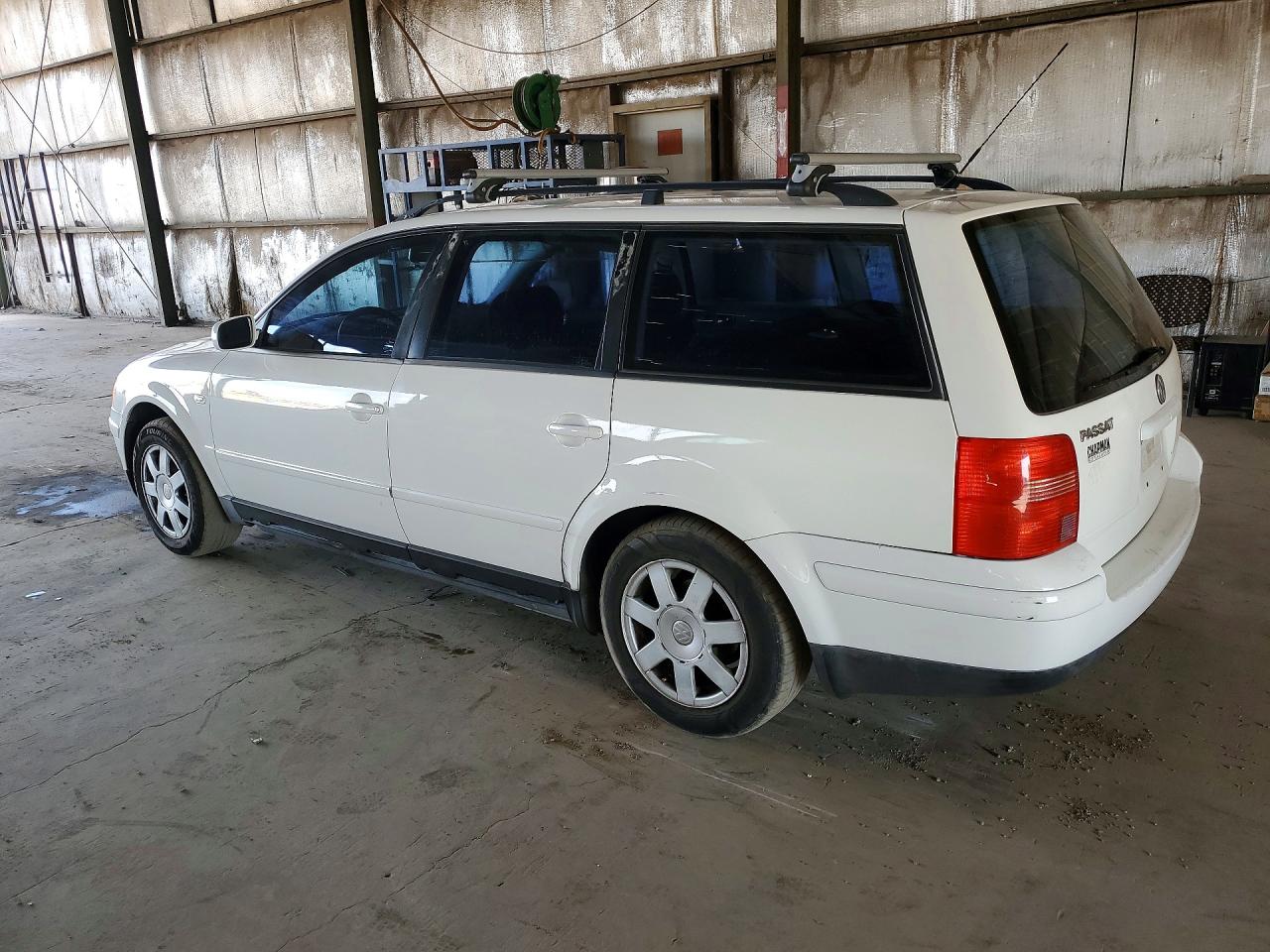 2001 Volkswagen Passat Gls White vin: WVWHC63B21E034696