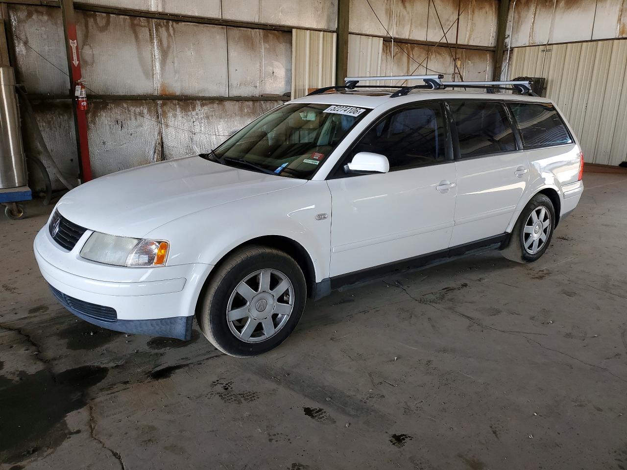 2001 Volkswagen Passat Gls White vin: WVWHC63B21E034696