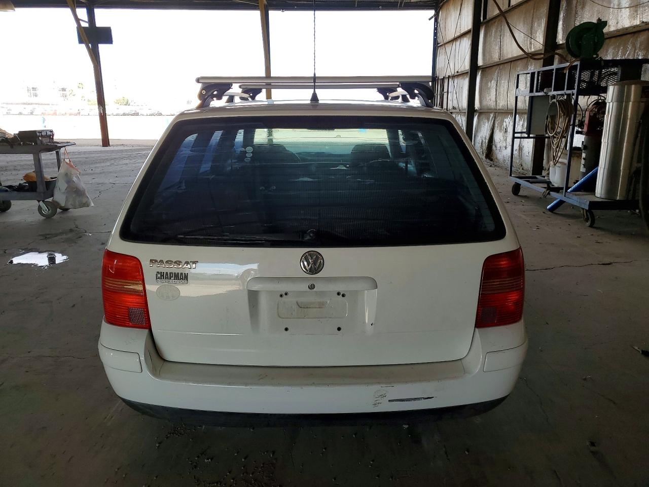 2001 Volkswagen Passat Gls White vin: WVWHC63B21E034696