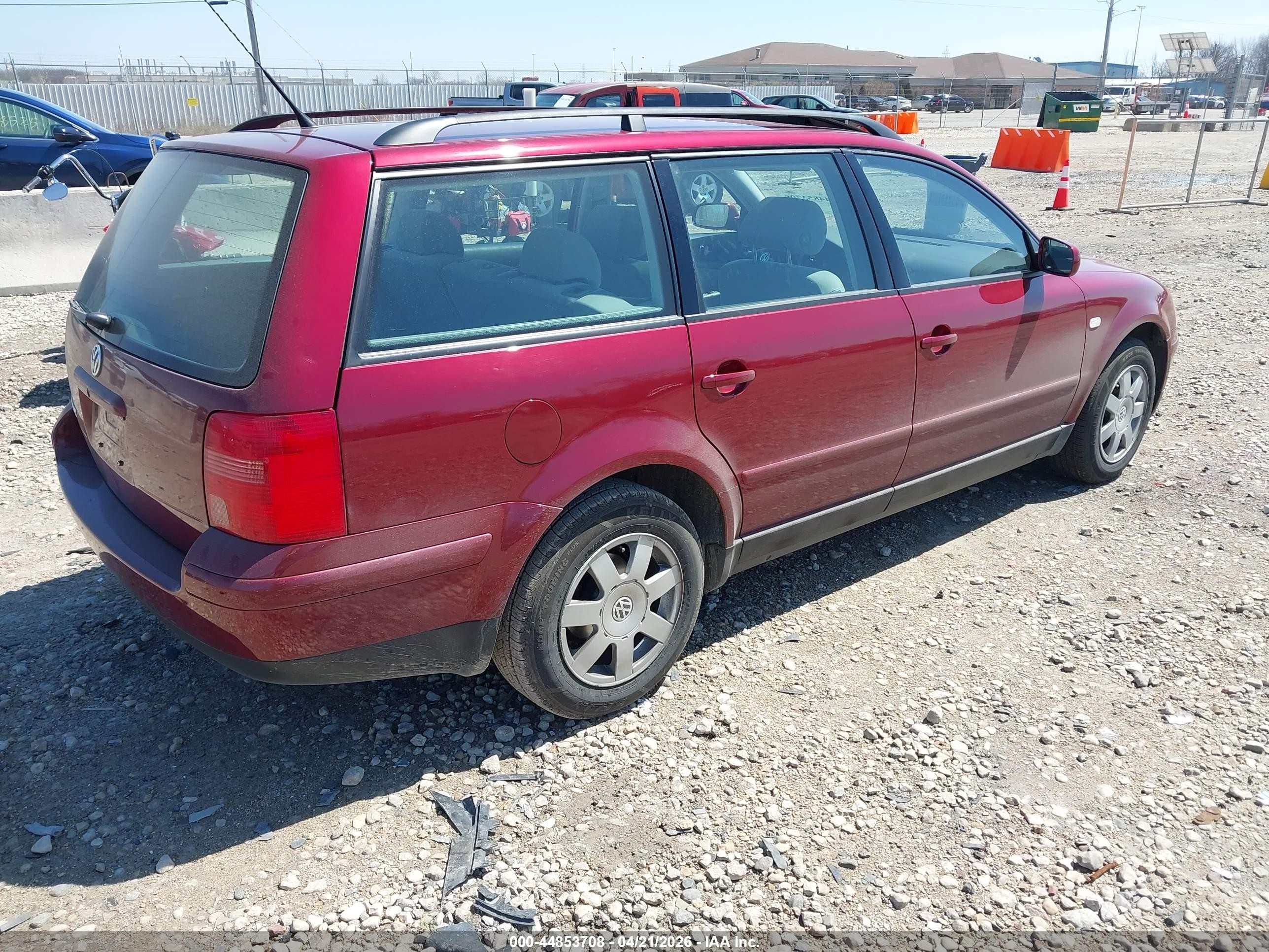 2001 Volkswagen Passat Gls Red vin: WVWHC63B31E031046