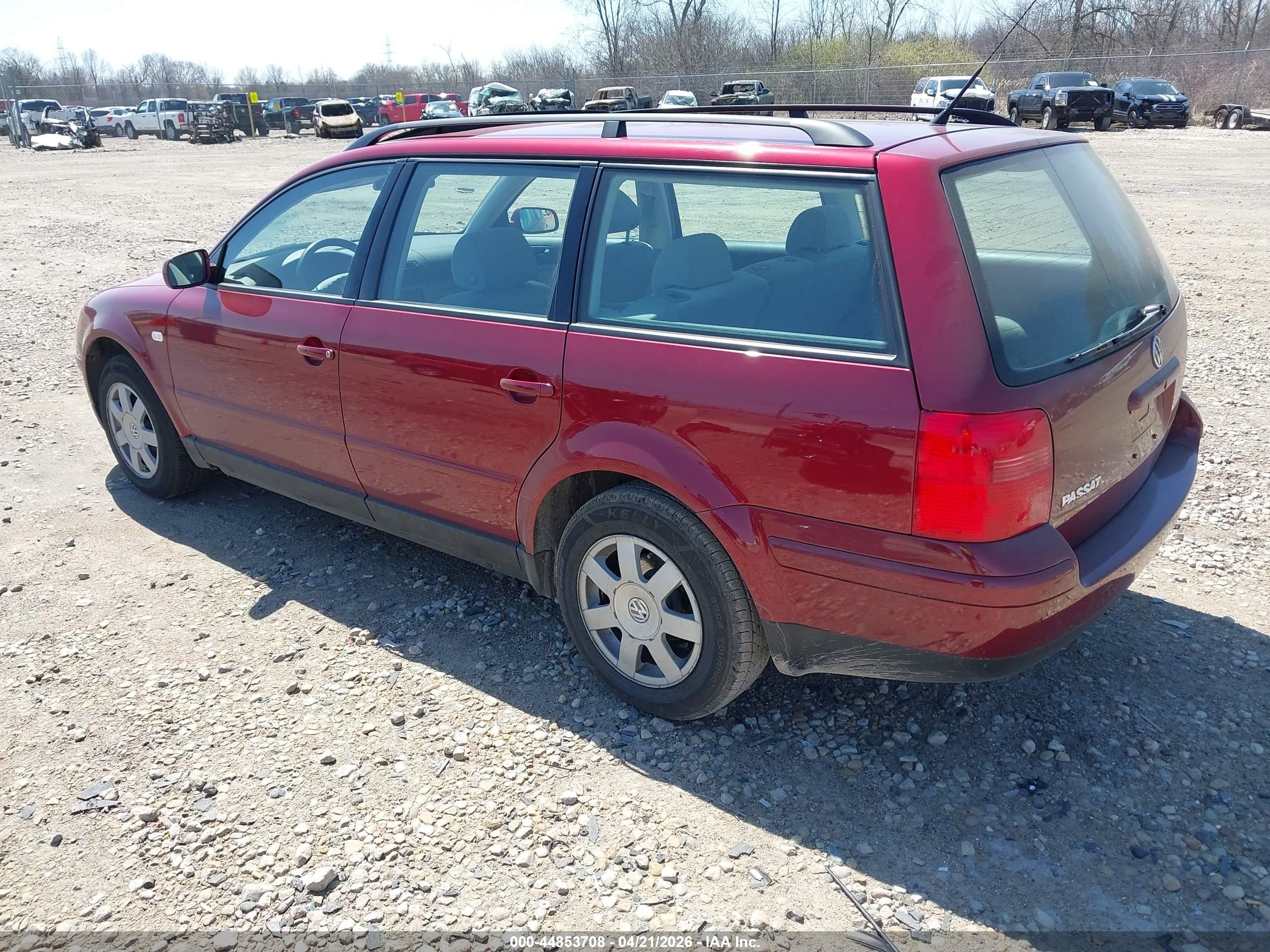 2001 Volkswagen Passat Gls Red vin: WVWHC63B31E031046