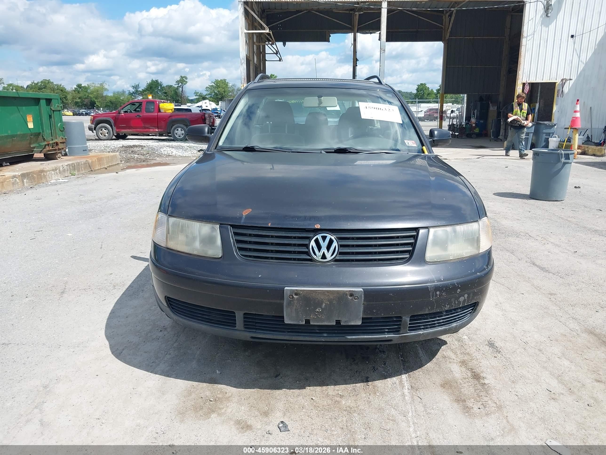 2001 Volkswagen Passat Gls Black vin: WVWHC63B81E031169