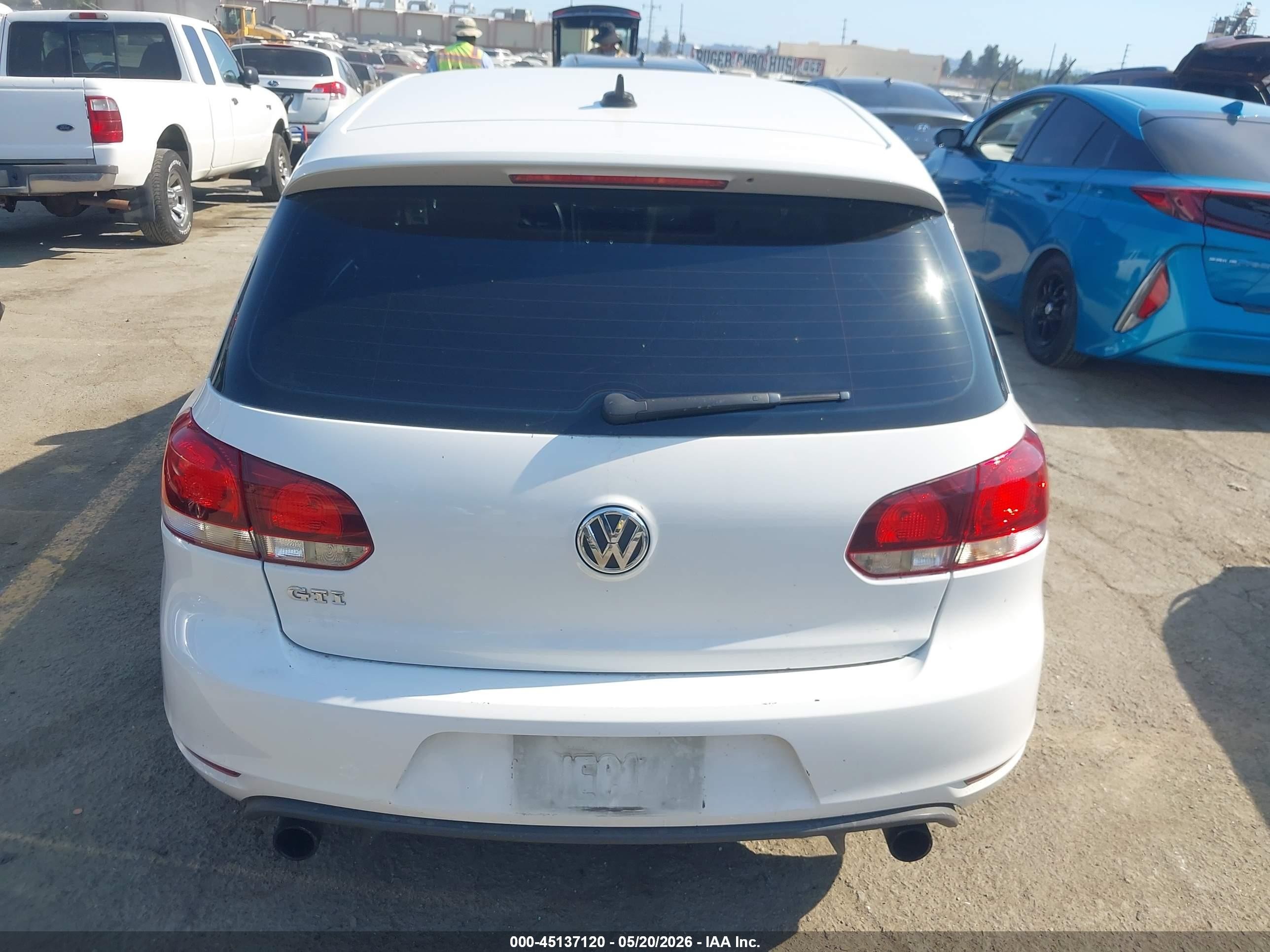 2012 Volkswagen Gti 4-door Белый vin: WVWHD7AJ2CW157876