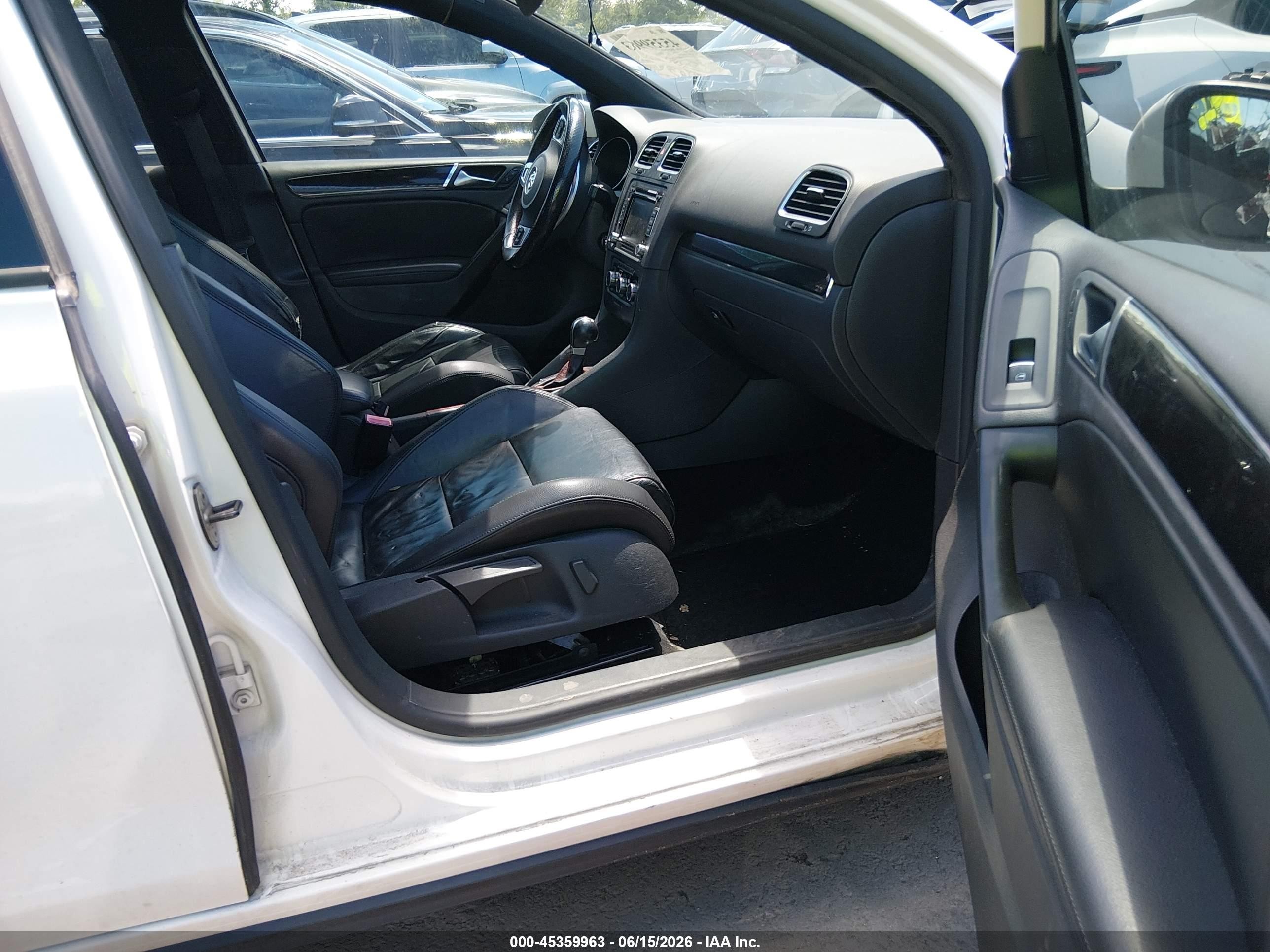 2010 Volkswagen Gti 4-door White vin: WVWHD7AJ3AW094459