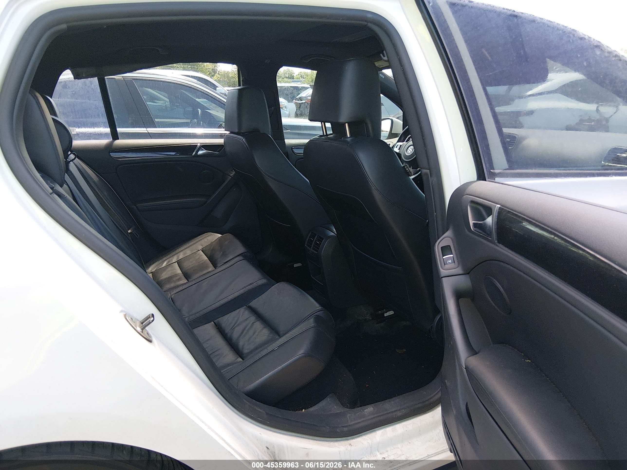 2010 Volkswagen Gti 4-door White vin: WVWHD7AJ3AW094459