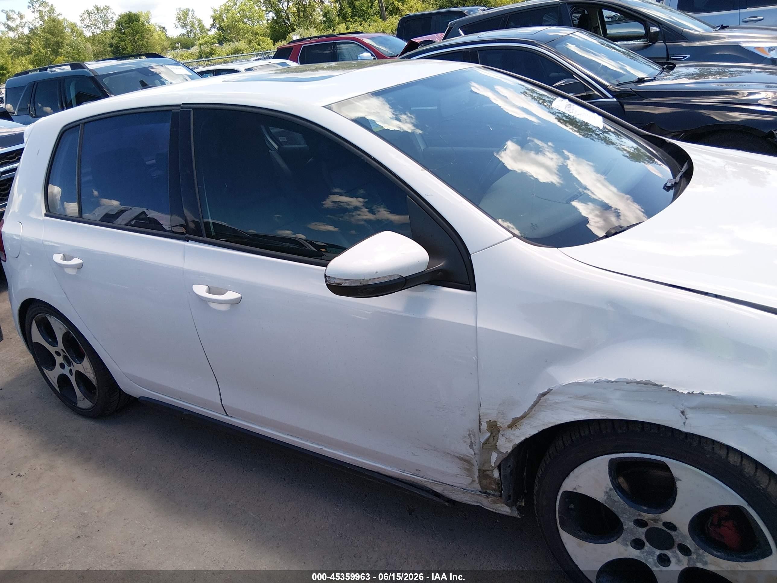 2010 Volkswagen Gti 4-door White vin: WVWHD7AJ3AW094459