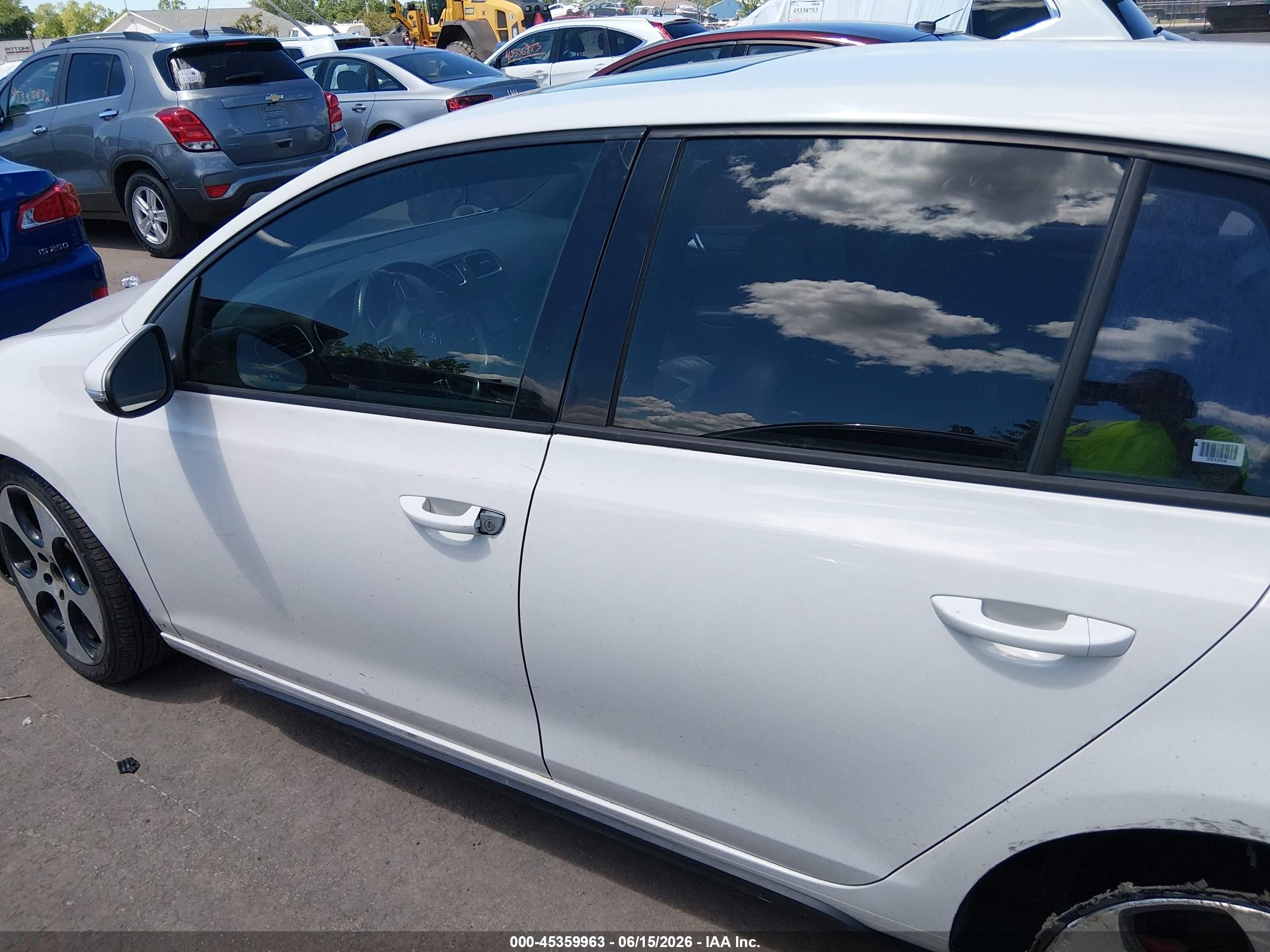 2010 Volkswagen Gti 4-door White vin: WVWHD7AJ3AW094459