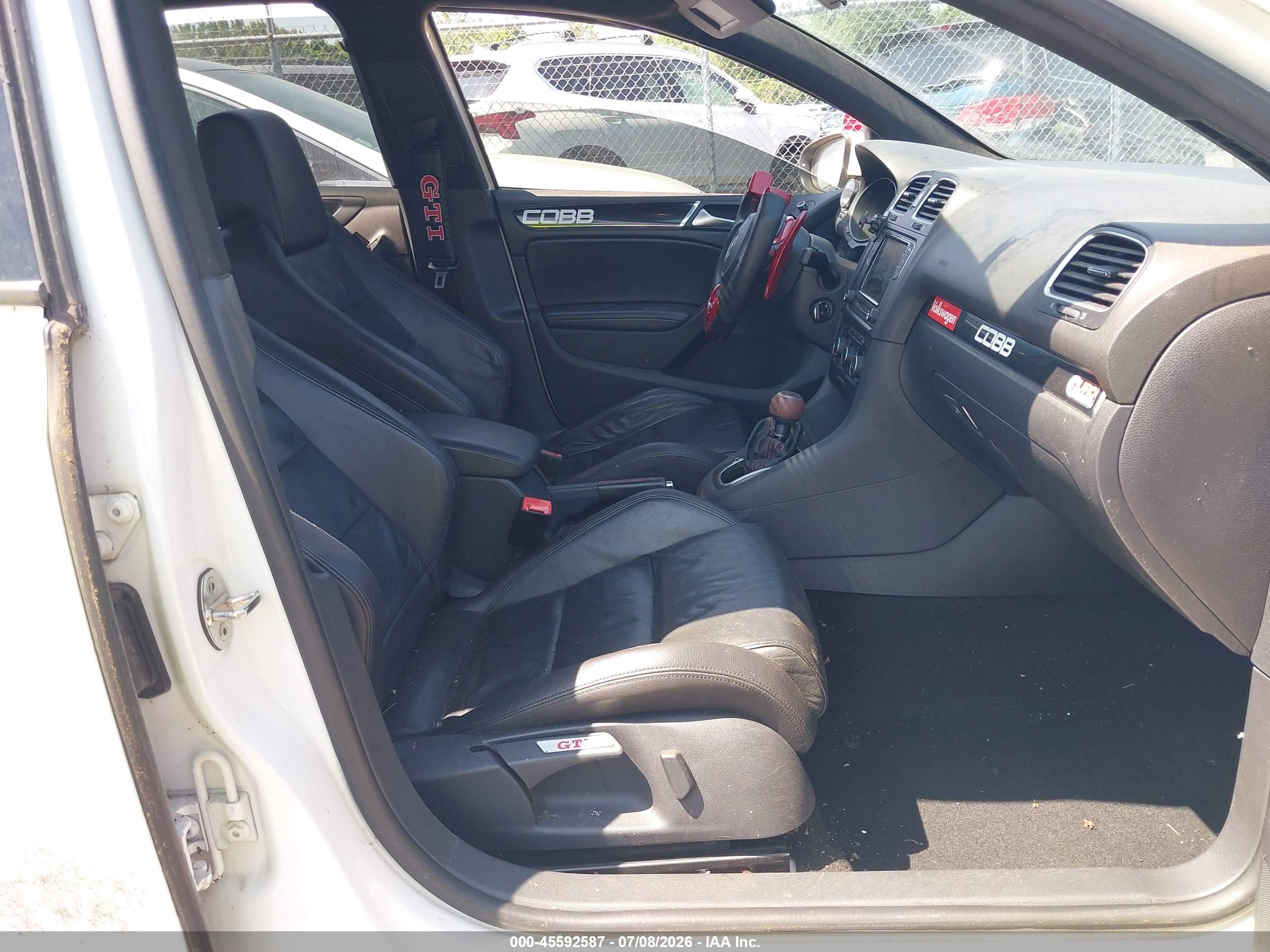2013 Volkswagen Gti 4-door/4-door Autobahn/drivers Edition/wolfsburg Edition White vin: WVWHD7AJ4DW139977