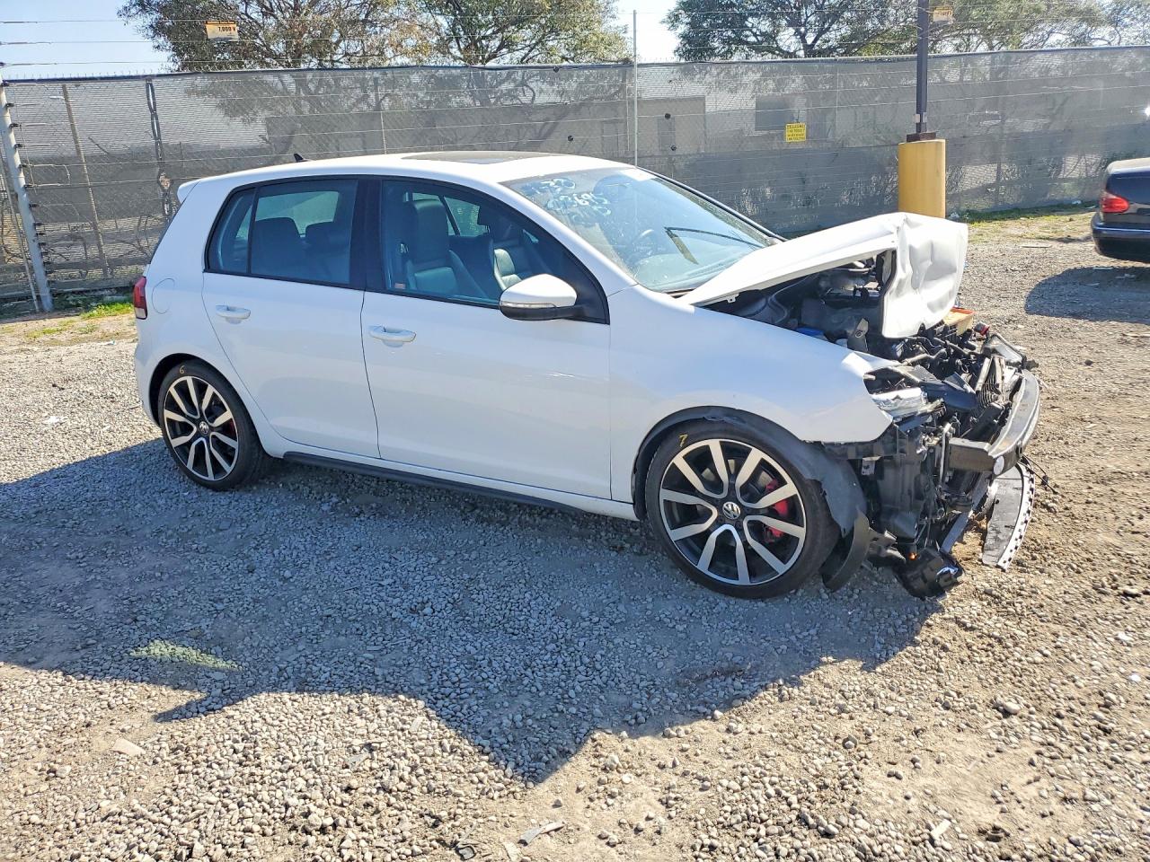 2014 Volkswagen Gti White vin: WVWHD7AJ6EW008695