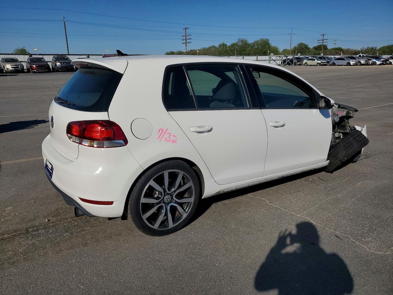 2014 Volkswagen Gti White vin: WVWHD7AJ8EW004230