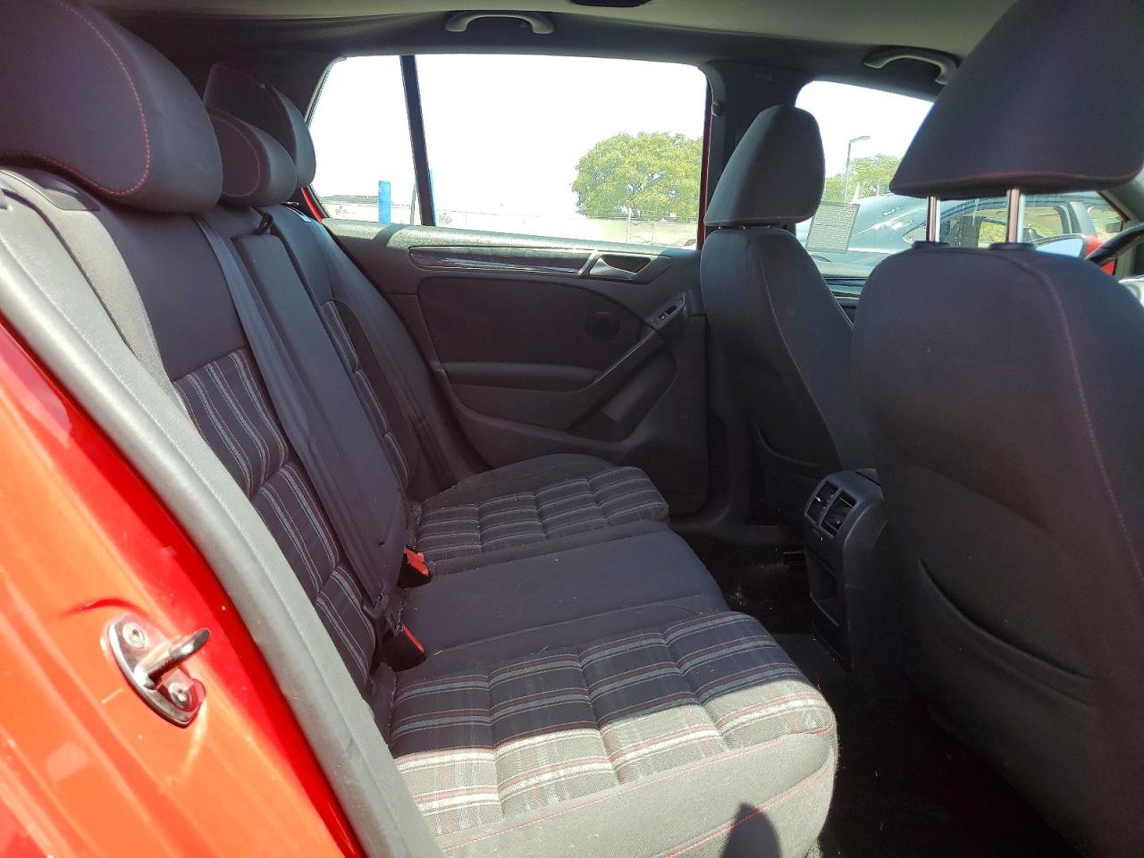 2012 Volkswagen Gti 4d 2.0t Ab Red vin: WVWHD7AJ9CW349568