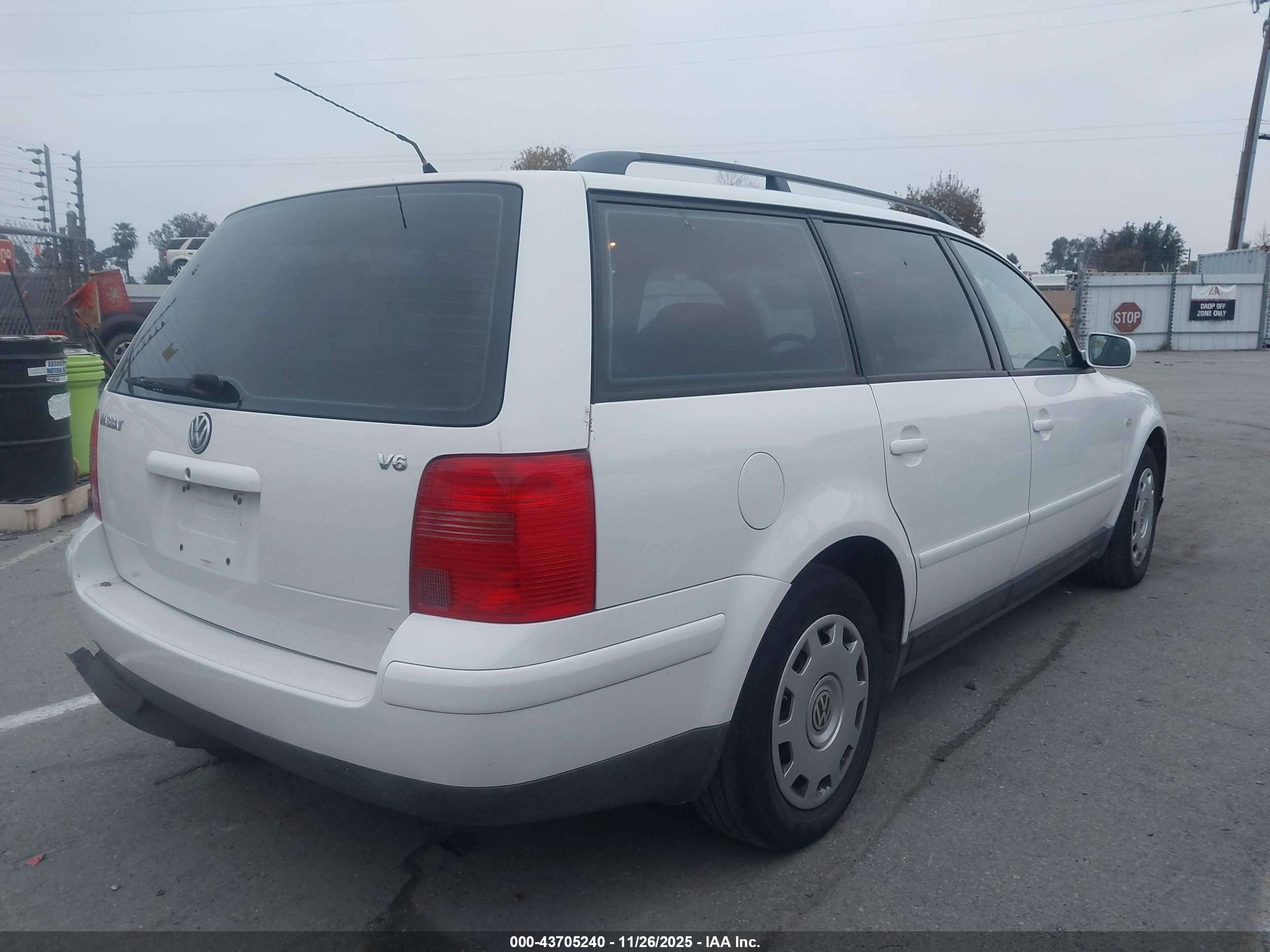 2001 Volkswagen Passat Gls V6 White vin: WVWHH63B91E034129