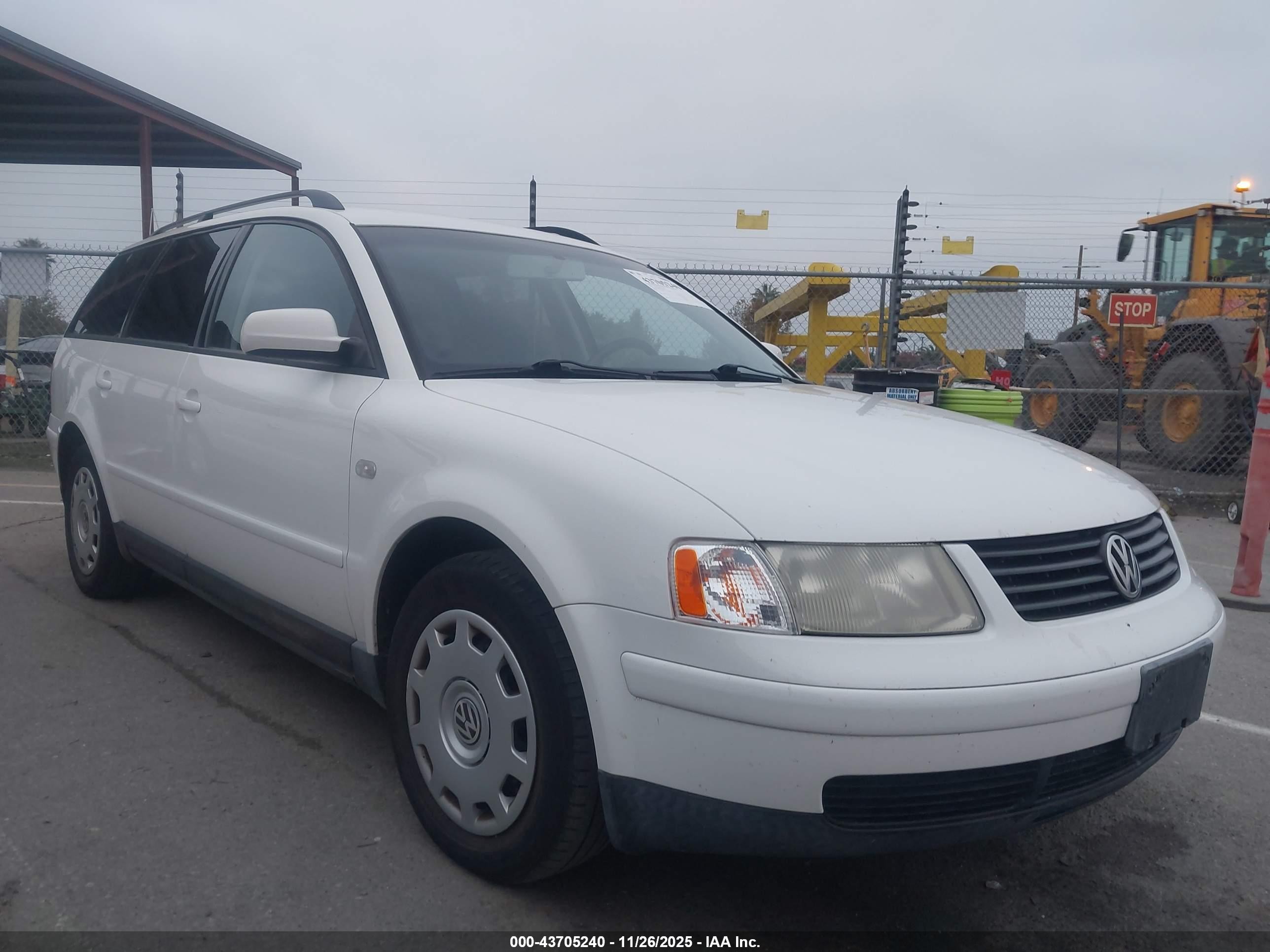 2001 Volkswagen Passat Gls V6 White vin: WVWHH63B91E034129