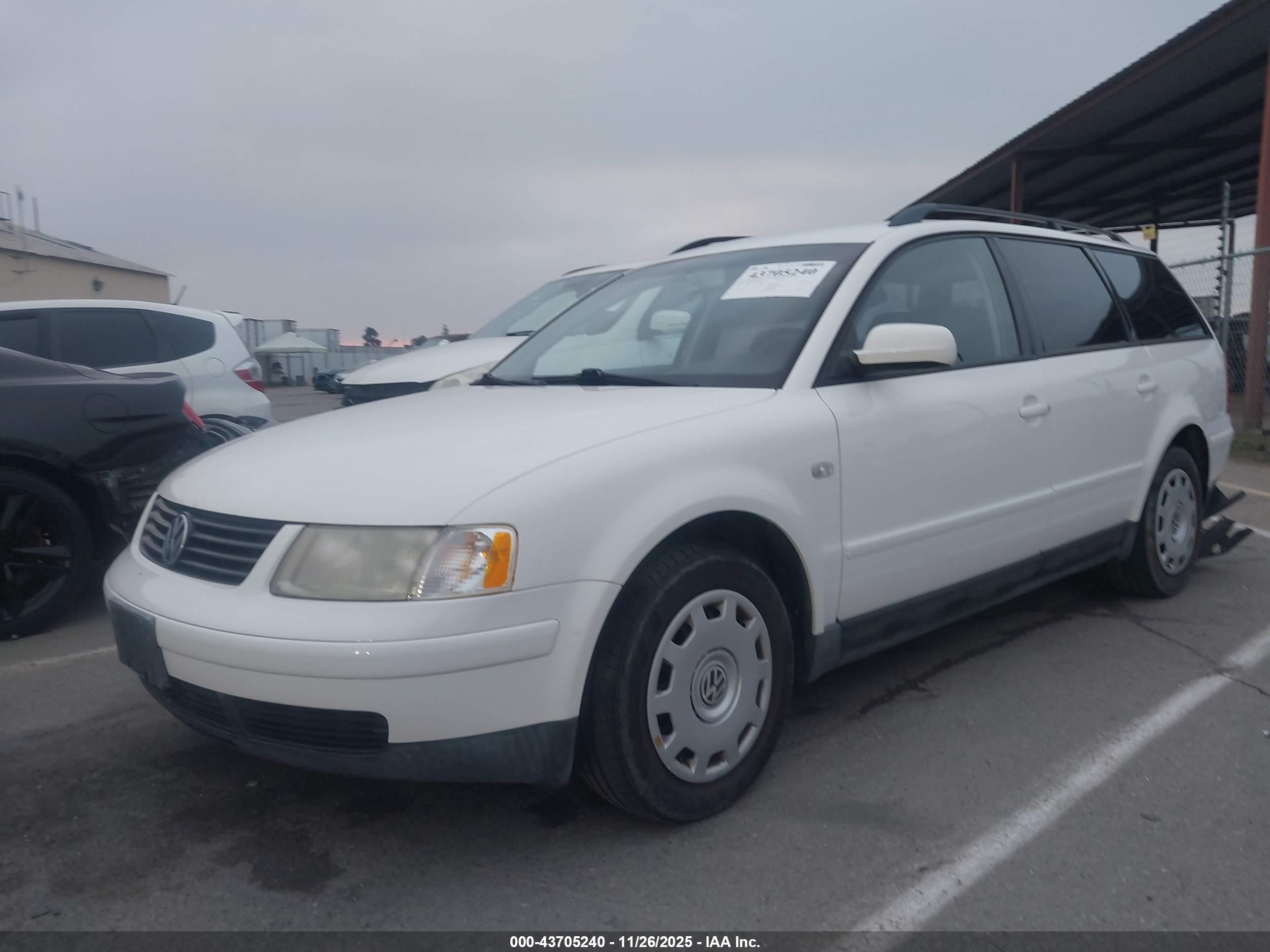 2001 Volkswagen Passat Gls V6 White vin: WVWHH63B91E034129