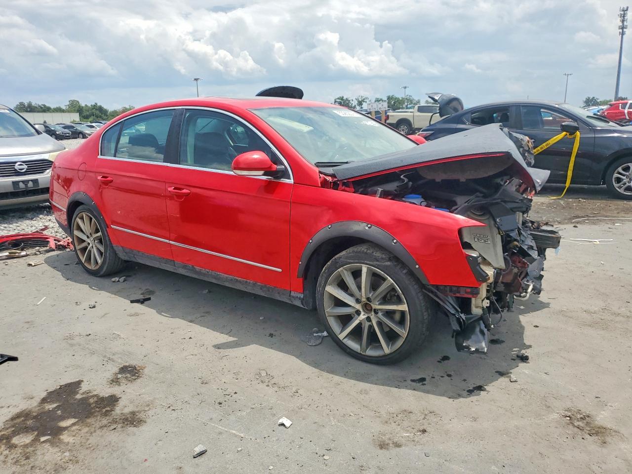 2007 Volkswagen Passat 2.0t Sport Red vin: WVWHK73C37E210598