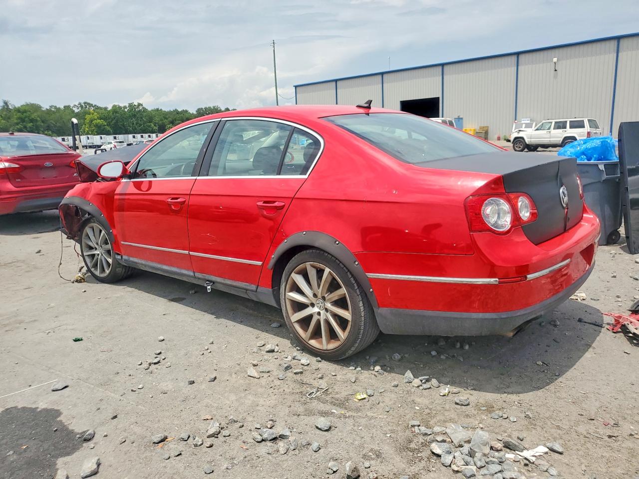2007 Volkswagen Passat 2.0t Sport Red vin: WVWHK73C37E210598