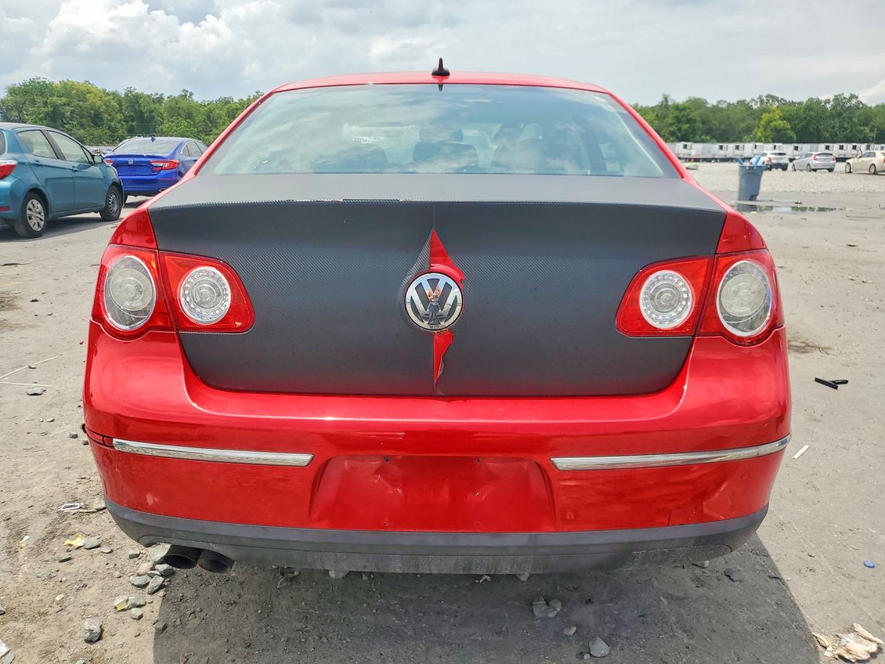 2007 Volkswagen Passat 2.0t Sport Red vin: WVWHK73C37E210598