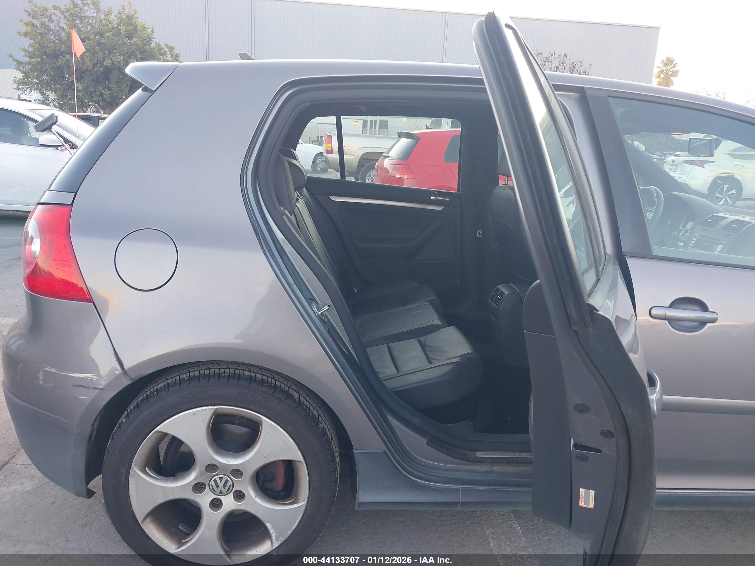 2008 Volkswagen Gti 4-door Серебряный vin: WVWHV71K18W234492
