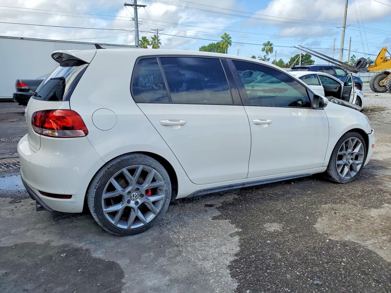 2013 Volkswagen Gti White vin: WVWHV7AJ8DW127943