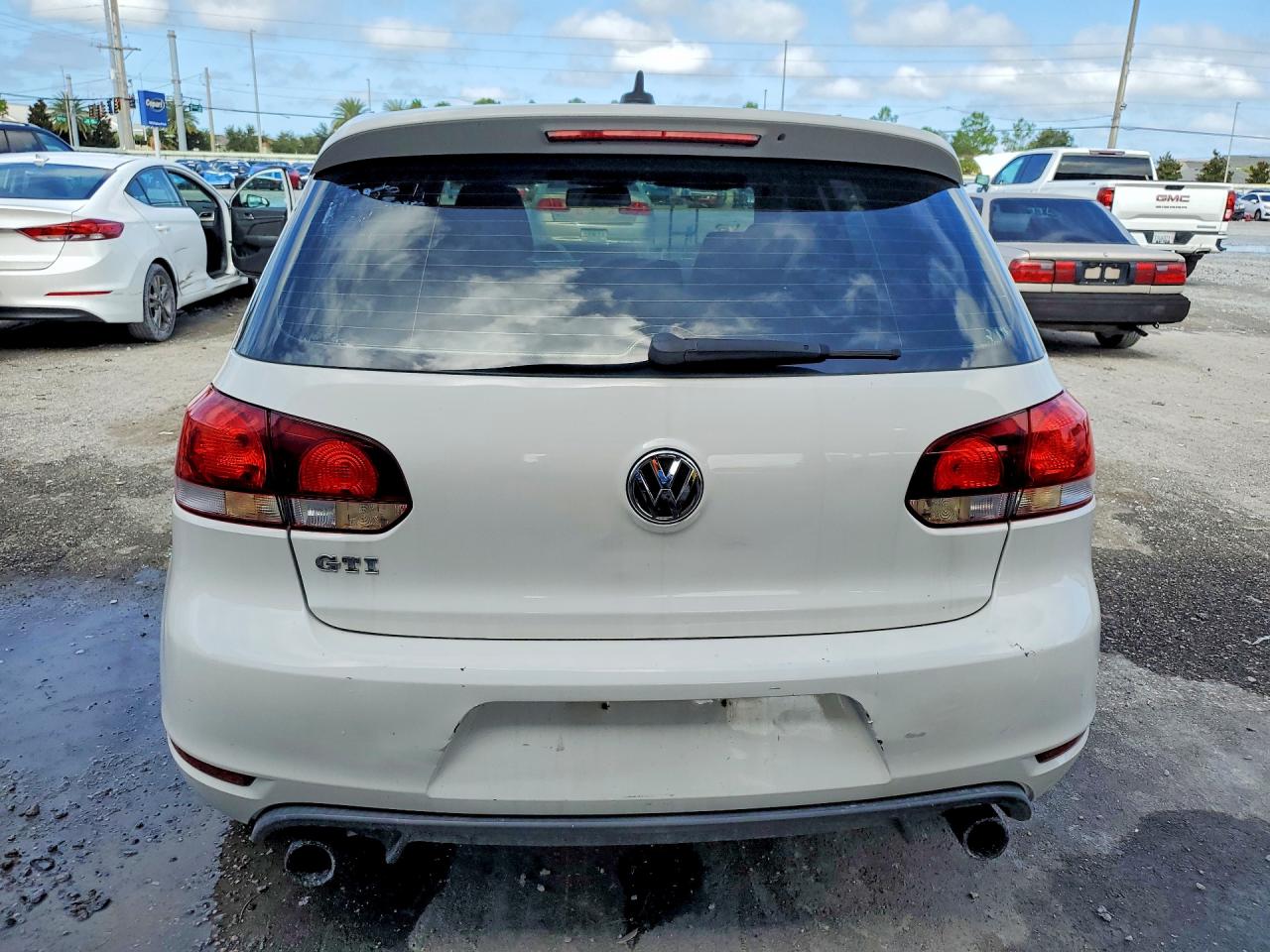 2013 Volkswagen Gti White vin: WVWHV7AJ8DW127943