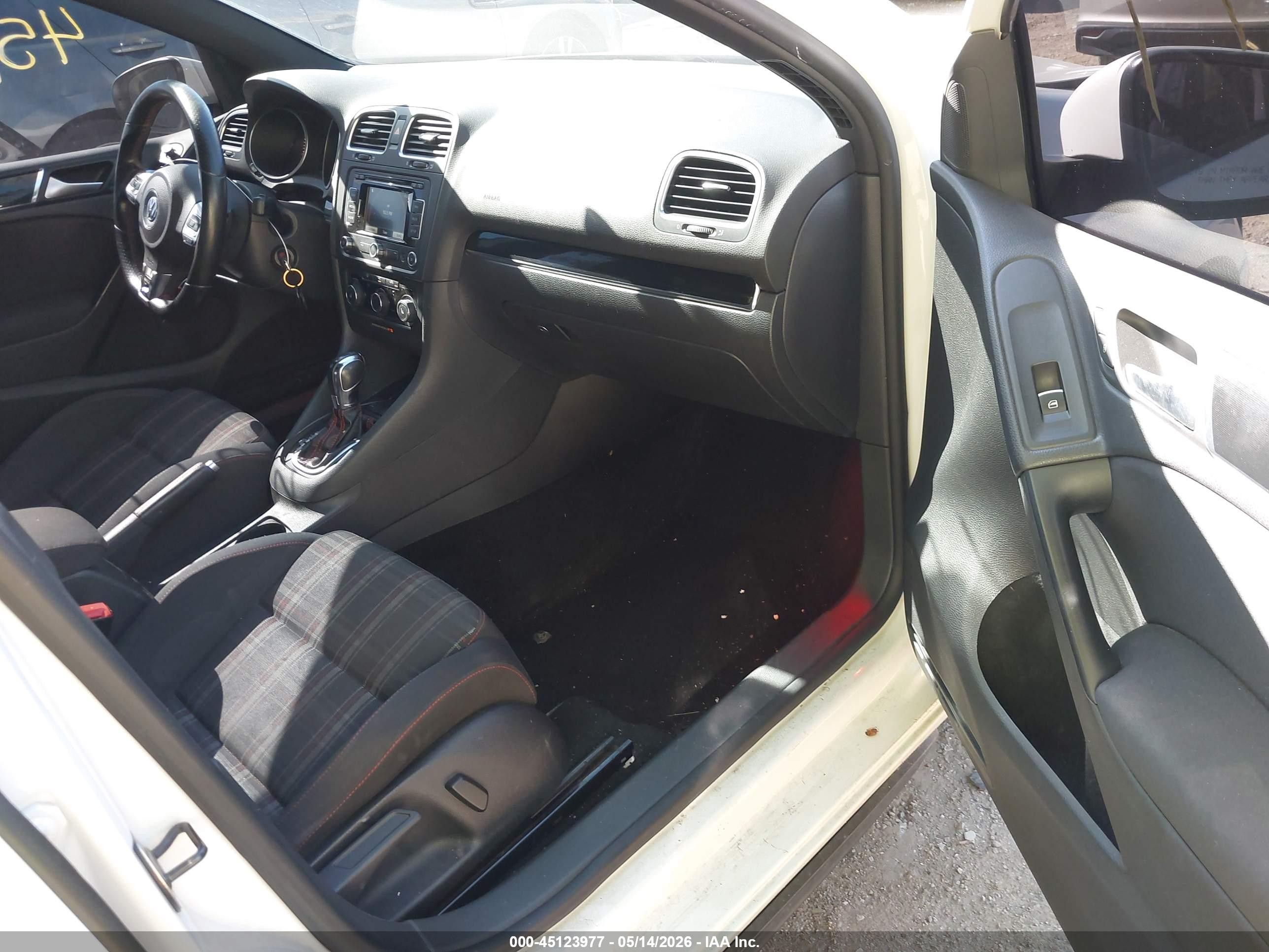 2012 Volkswagen Gti 4-door White vin: WVWHV7AJ9CW271404