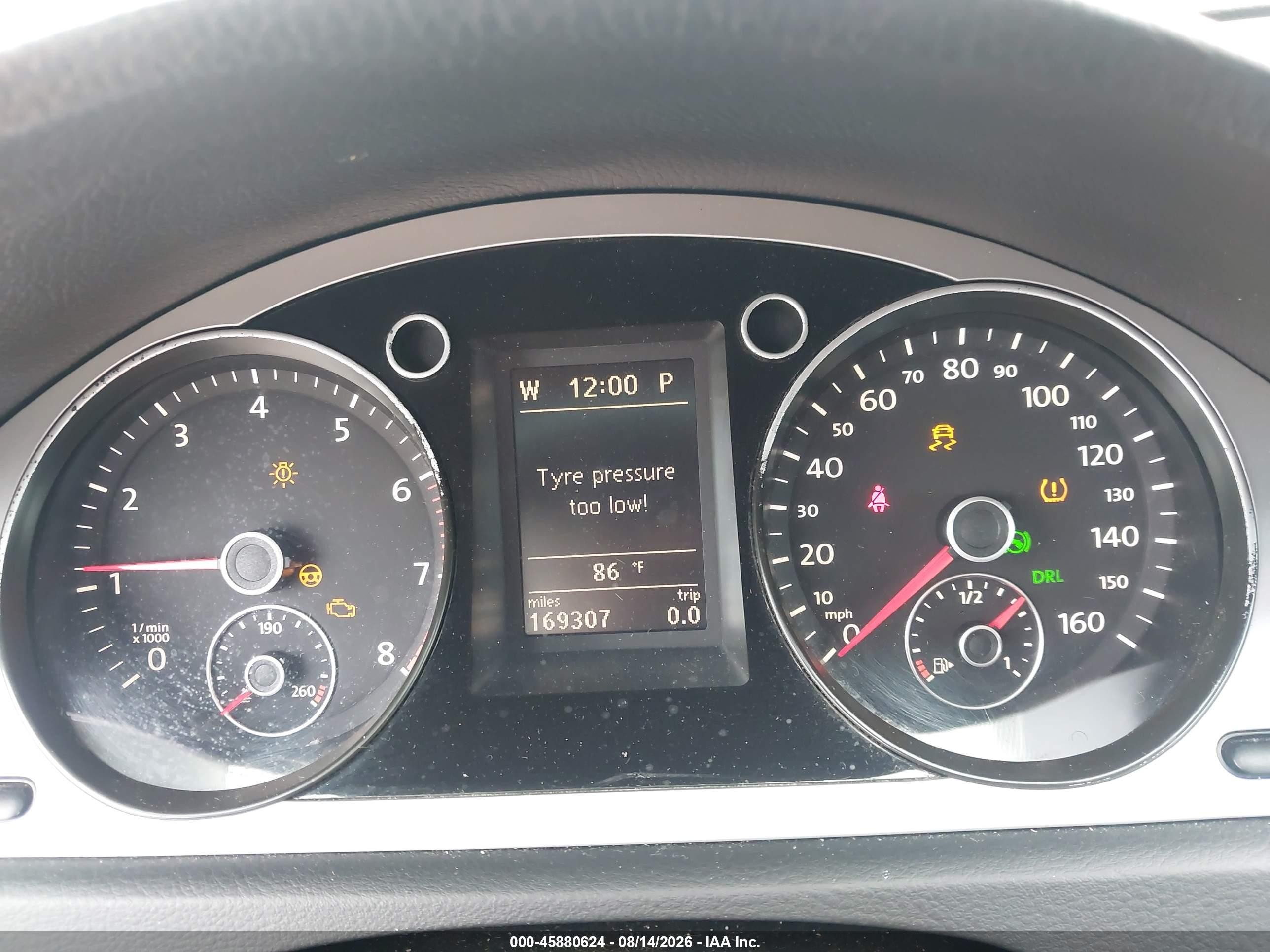2009 Volkswagen Passat Komfort White vin: WVWJK73C09P051080
