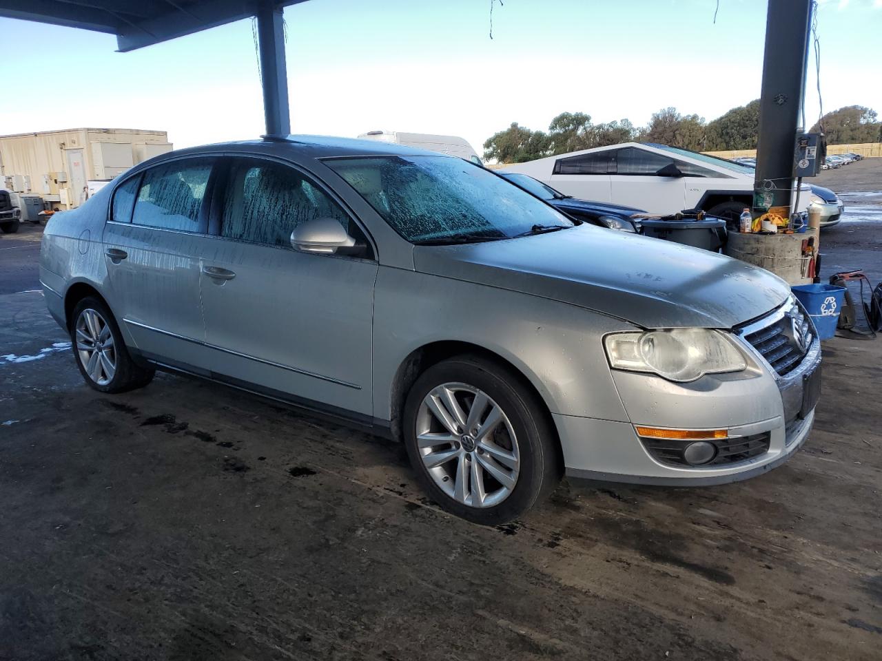 2009 Volkswagen Passat Turbo Silver vin: WVWJK73C09P052262