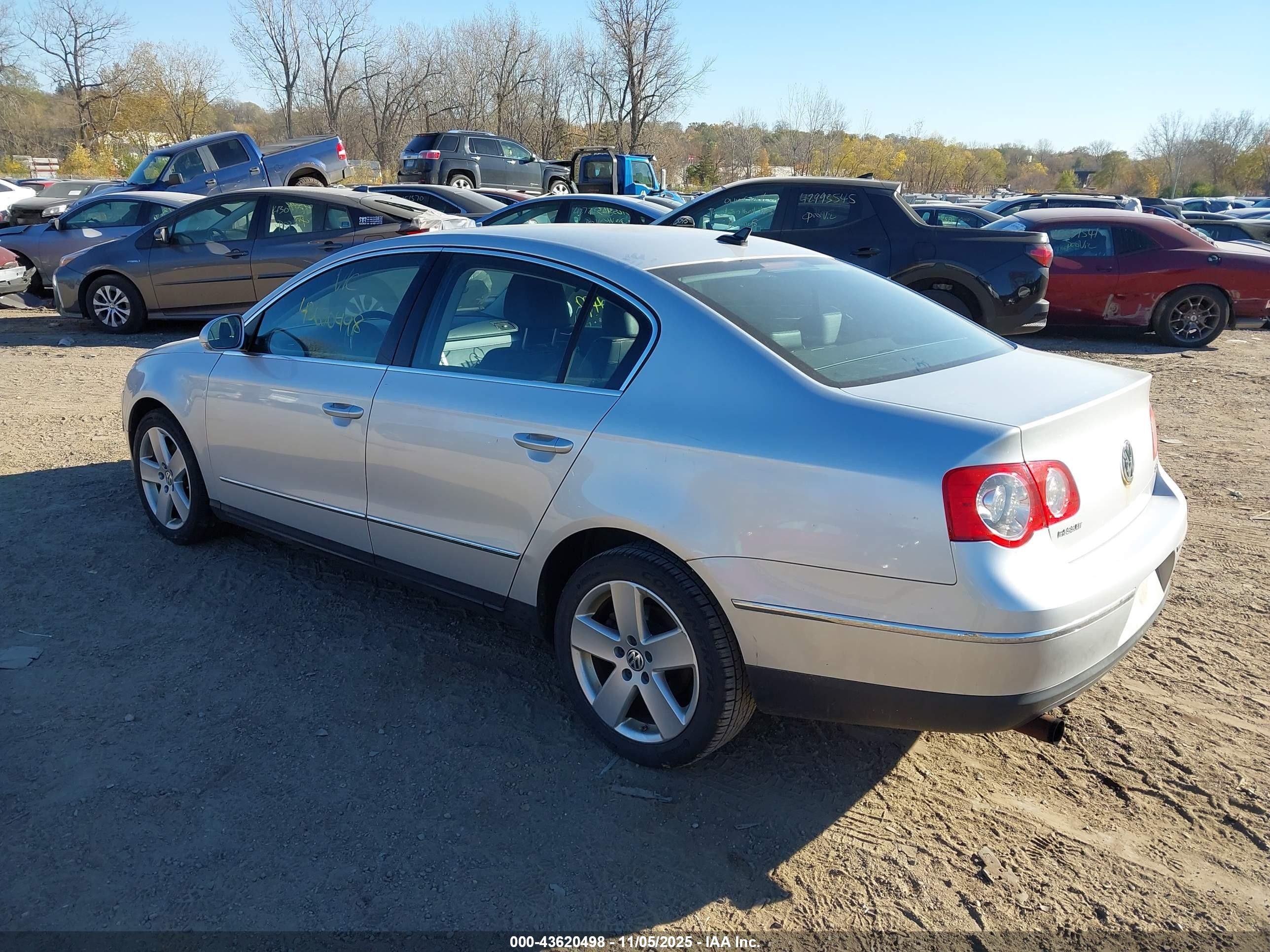 2009 Volkswagen Passat Komfort Silver vin: WVWJK73C09P053296